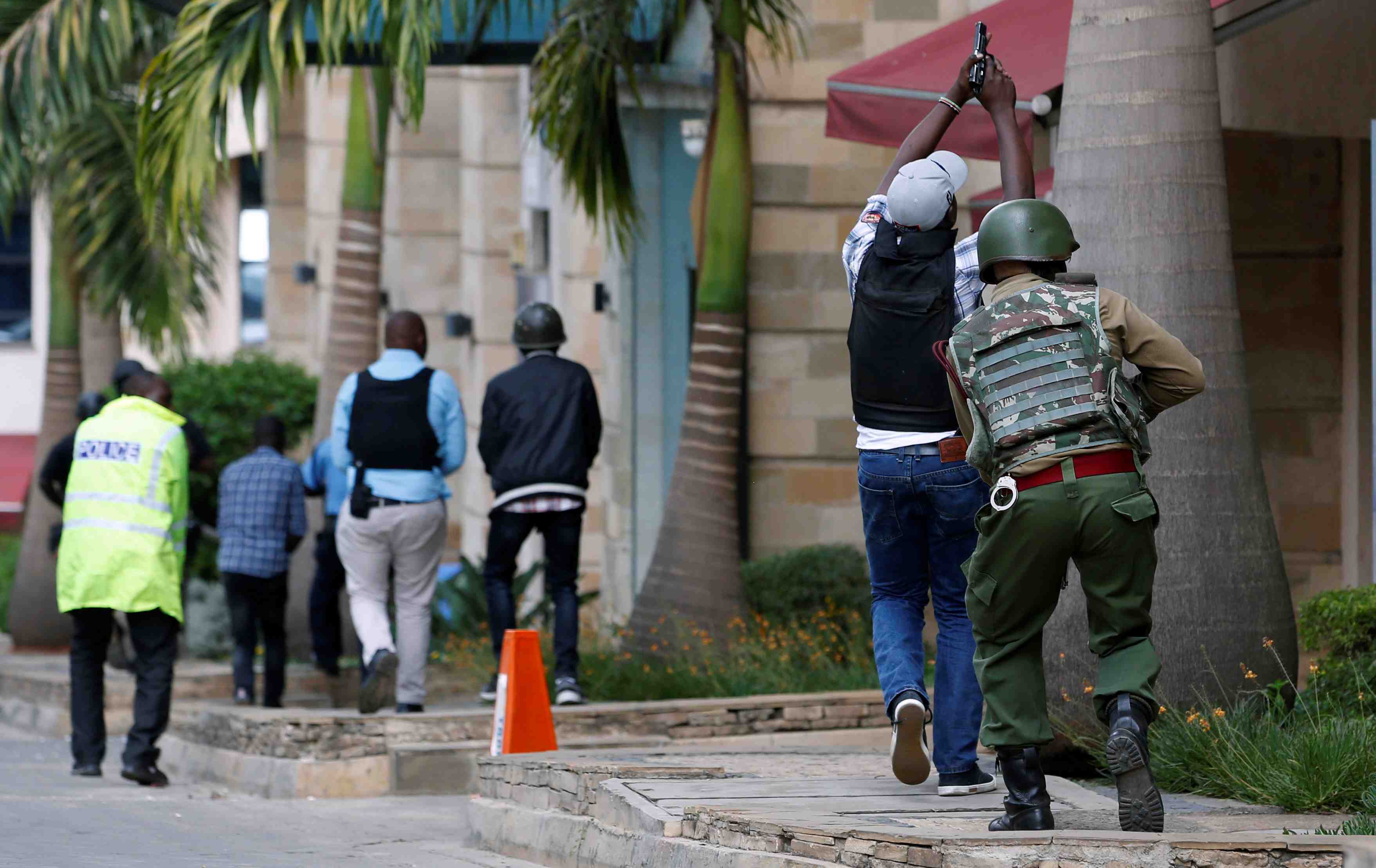 Explosions et coups de feu dans un hotel luxueux de nairobi