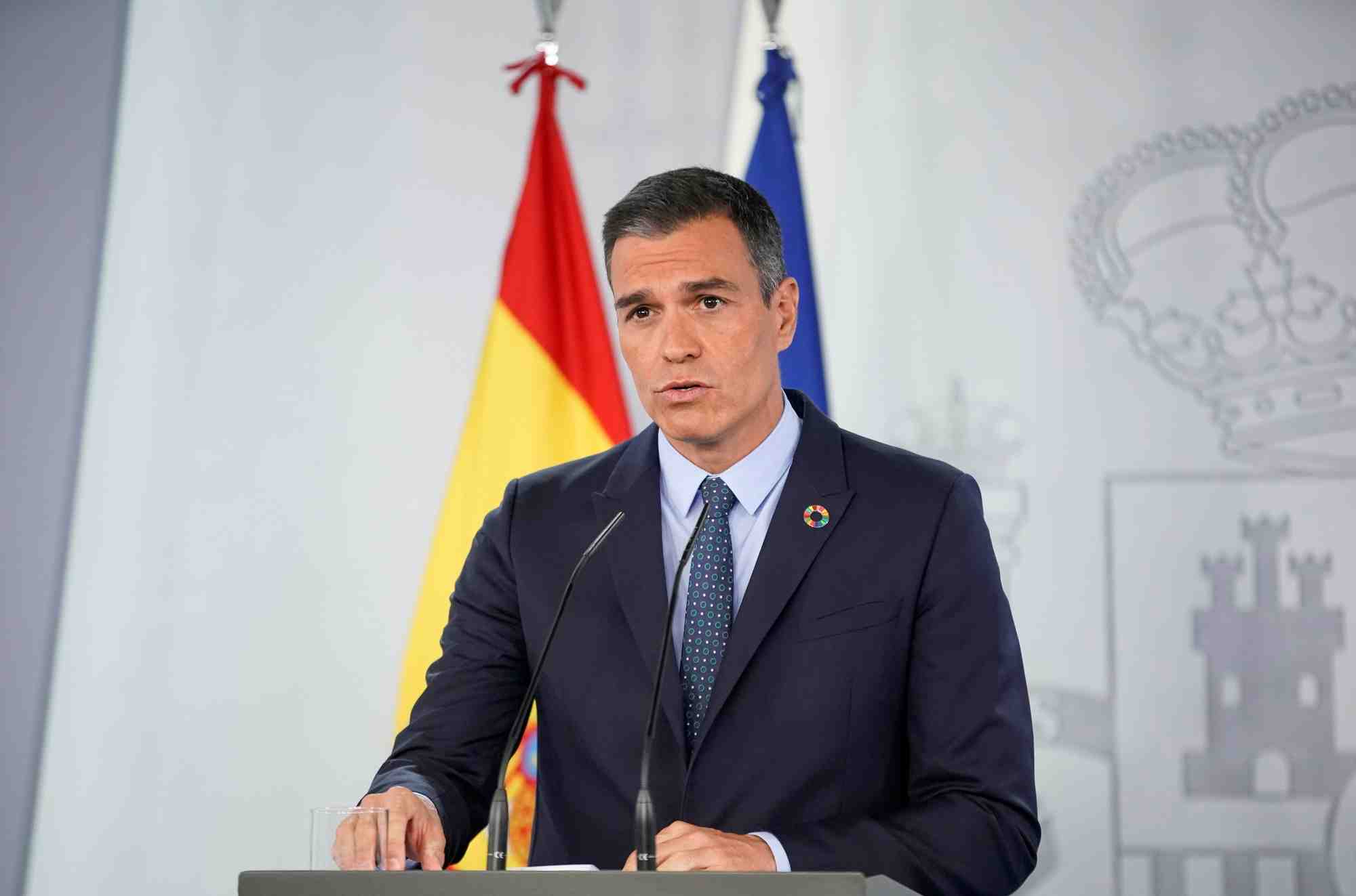 Espagne: pedro sanchez juge positif le projet de fusion caixabank-bankia