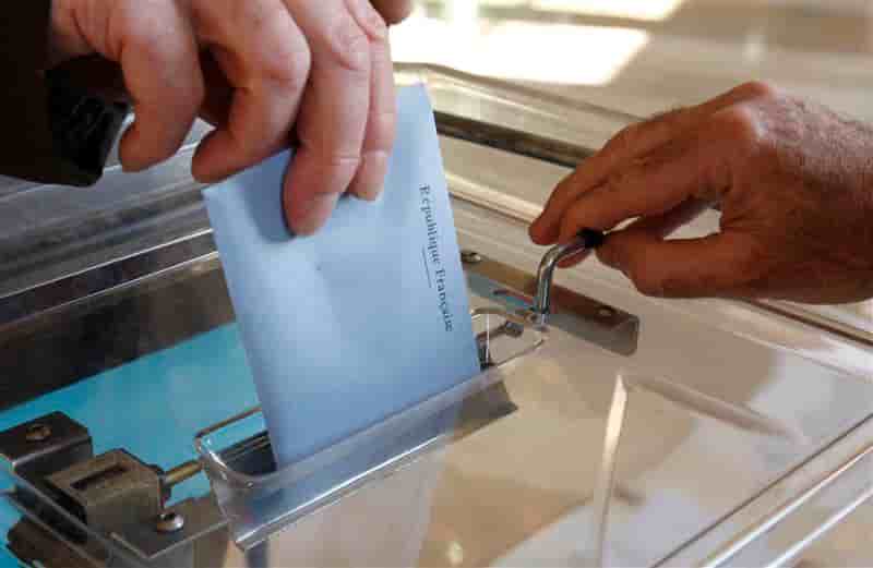 Le FN devance UMP et PS pour les européennes