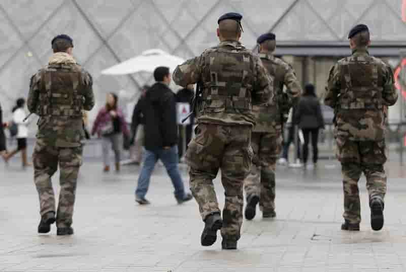 La droite presse francois hollande de legiferer sur la securite