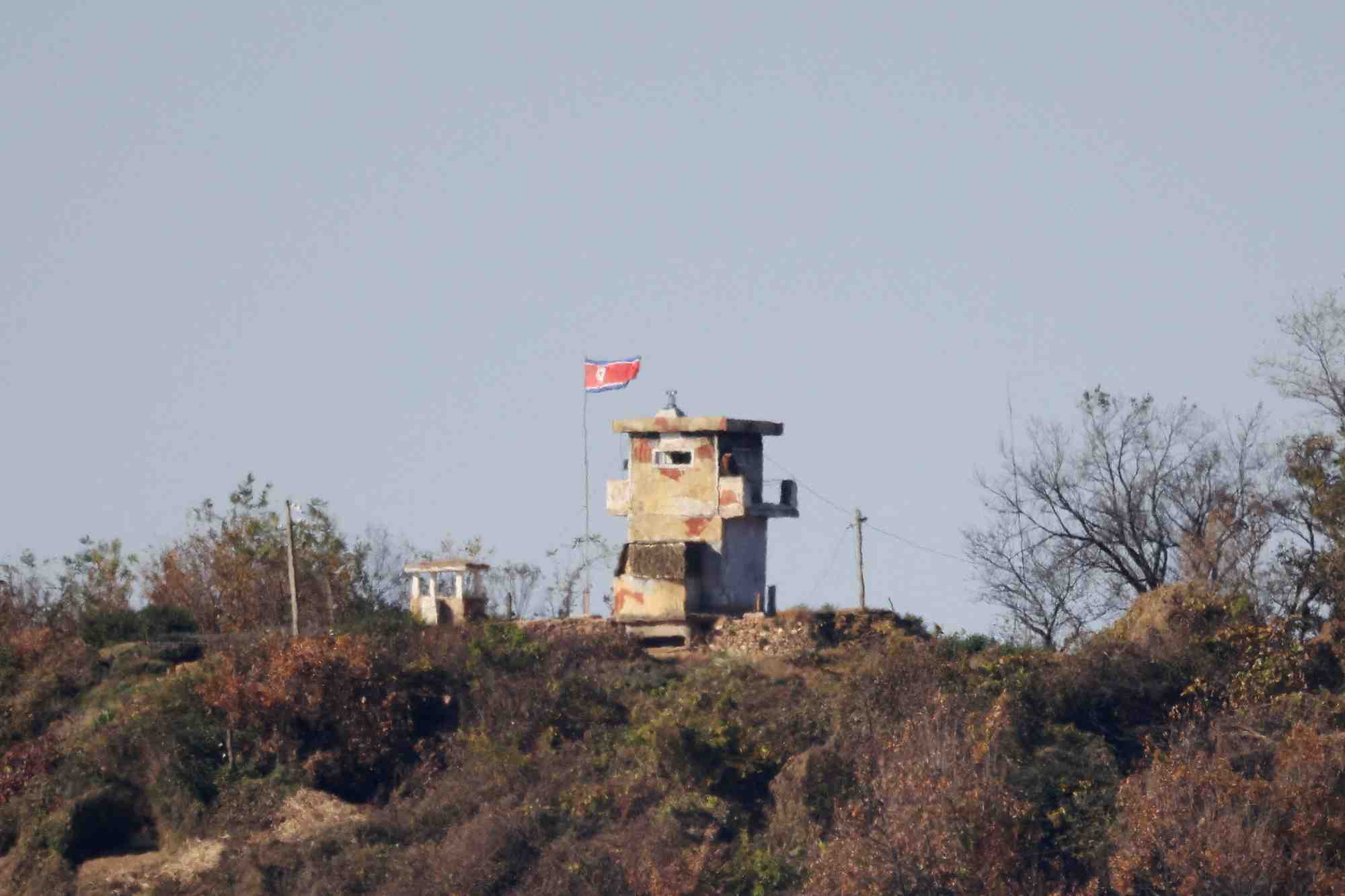 Photo prise pres de la zone demilitarisee separant les deux corees, a paju