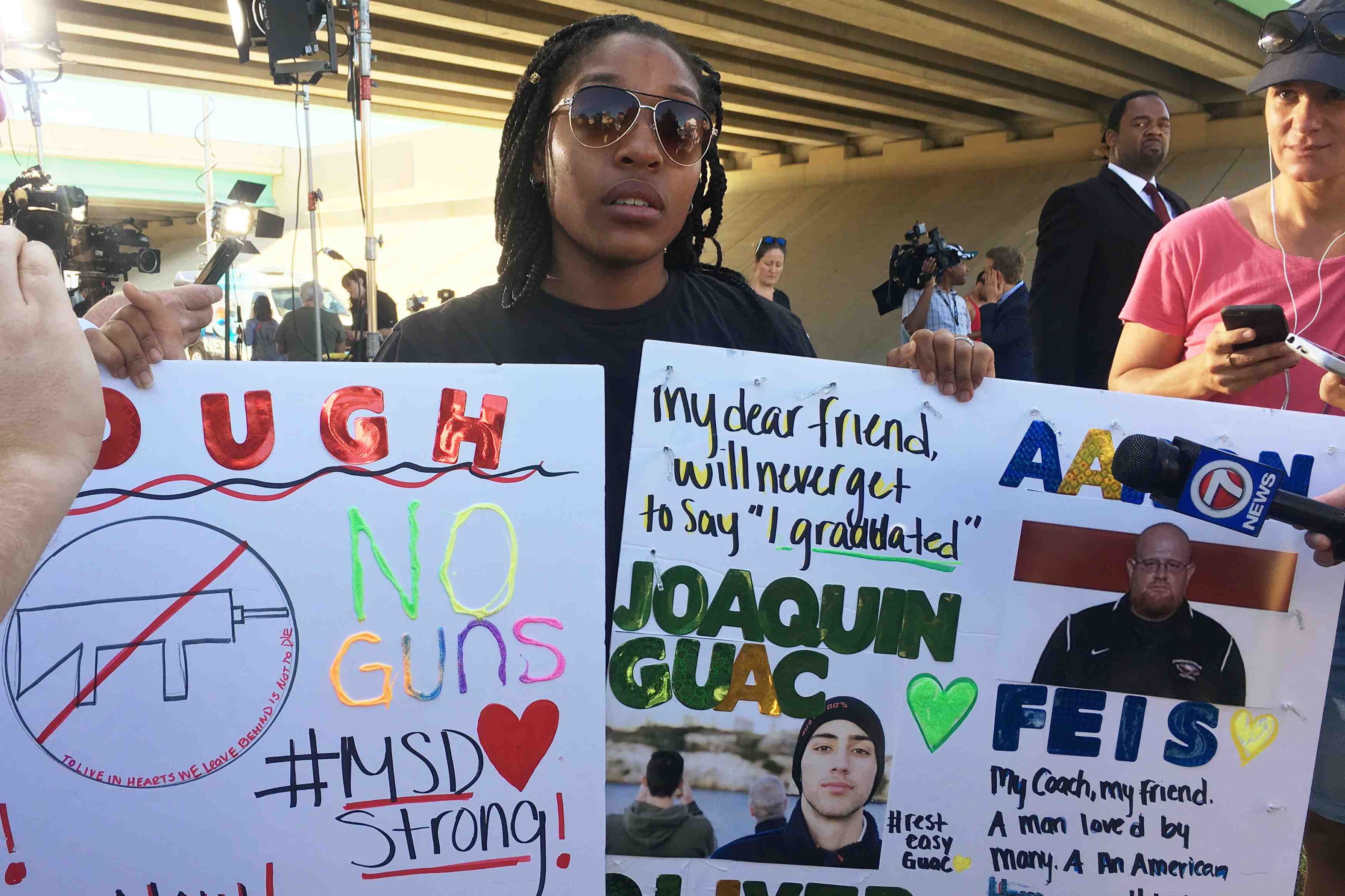 Le fbi admet avoir neglige des renseignements sur le tueur de floride