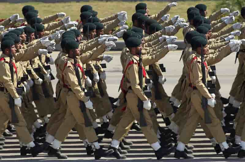 La fete nationale du pakistan a nouveau marquee par un defile militaire