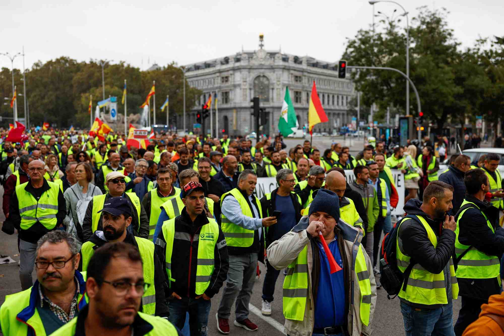 Manifestation de camionneurs et d'agriculteurs espagnols a madrid
