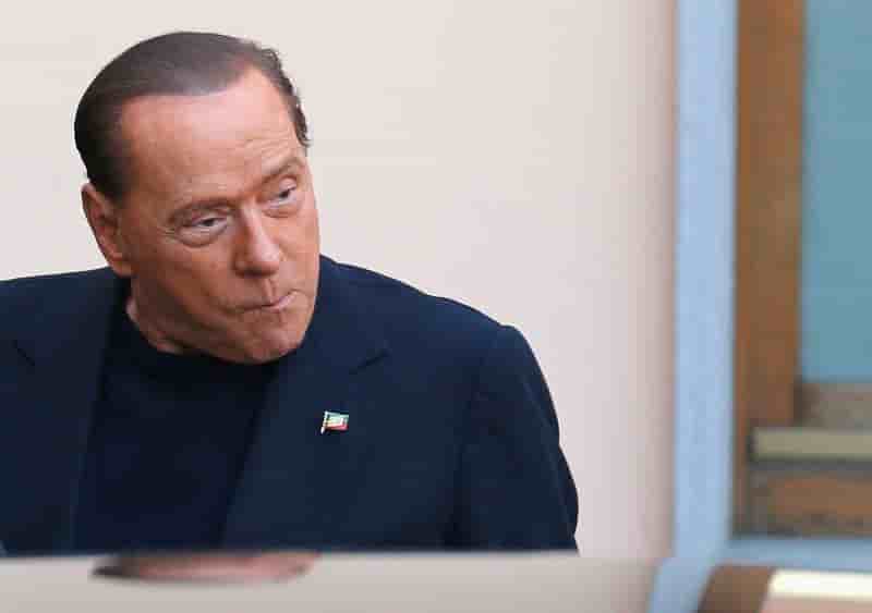 Silvio Berlusconi entame ses travaux d'intérêt général