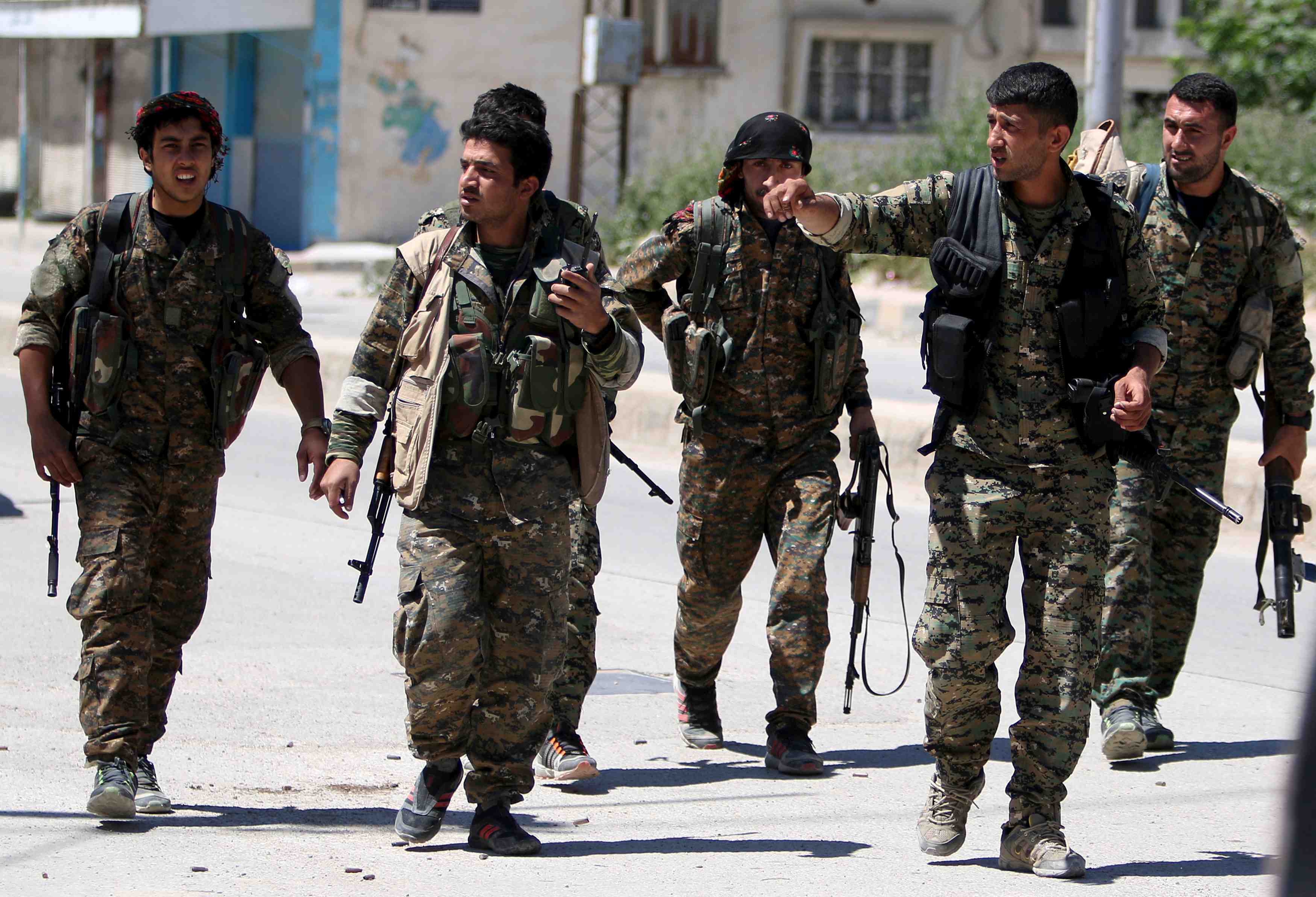 Syrie: les russes implantent une base en accord avec l'ypg kurde