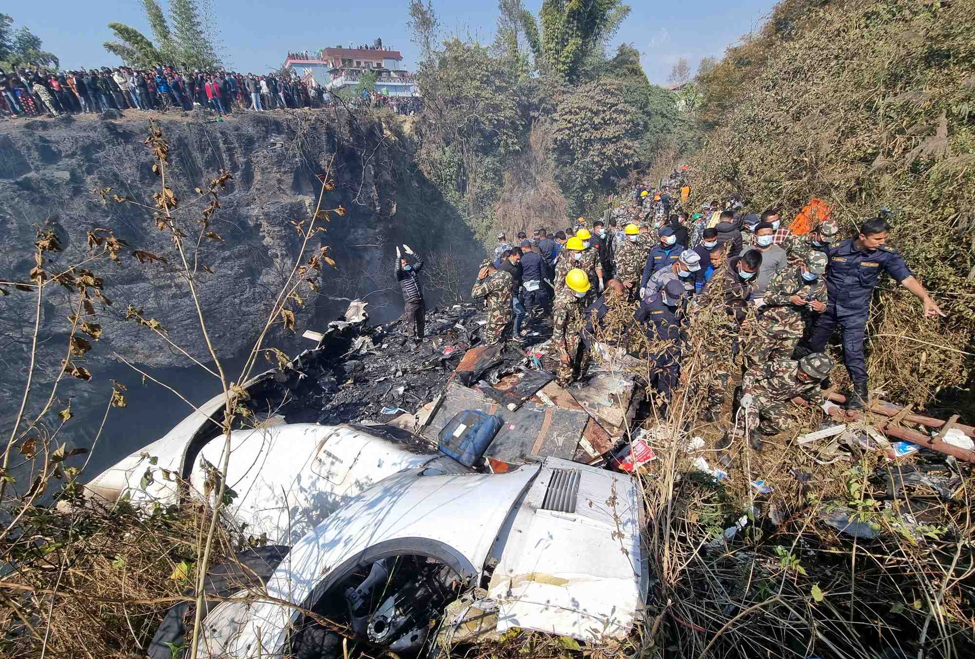 Un avion transportant 72 personnes s'est ecrase a pokhara, au nepal