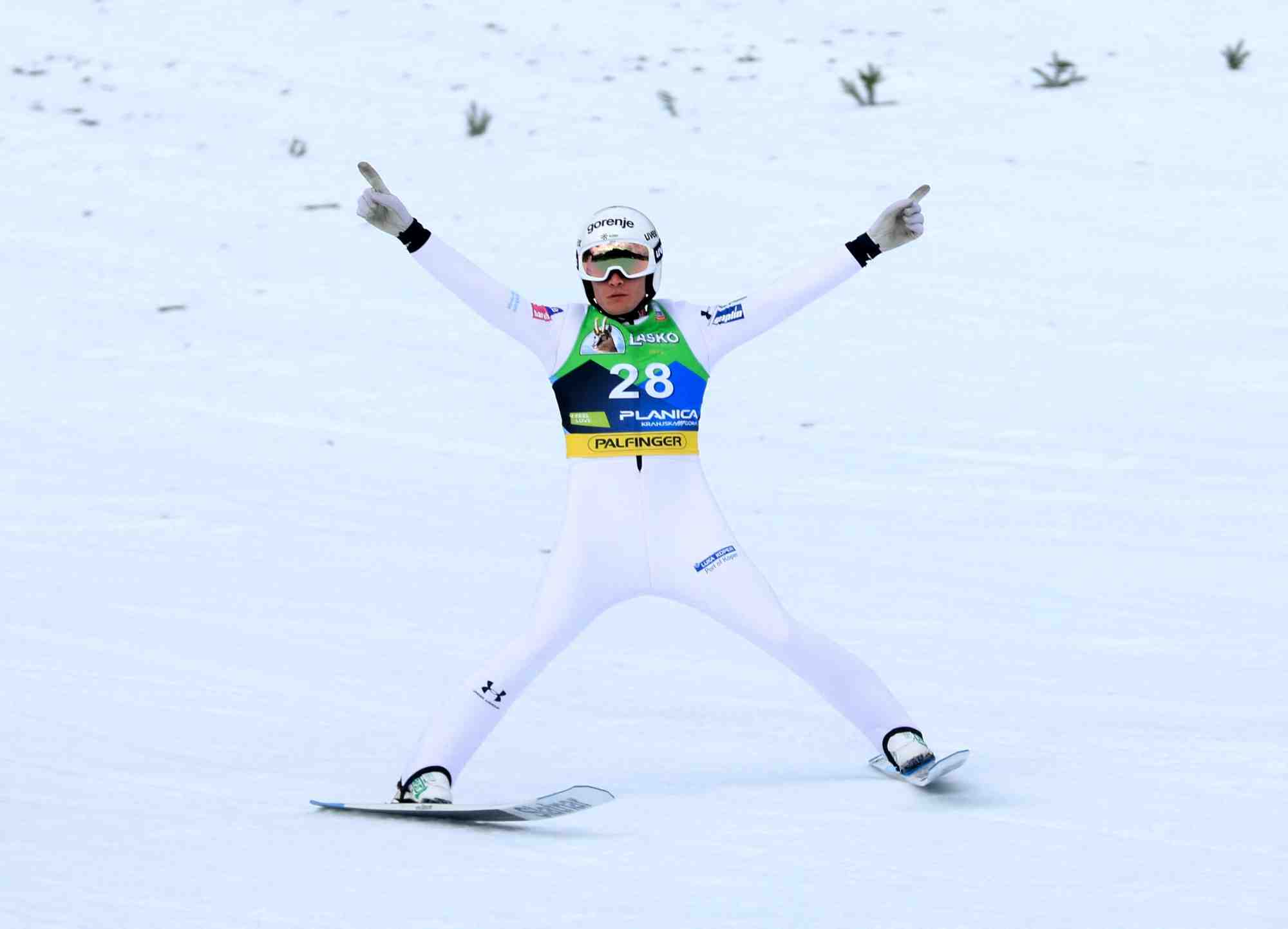 Le sauteur a ski slovene anze lanisek a planica, slovenie