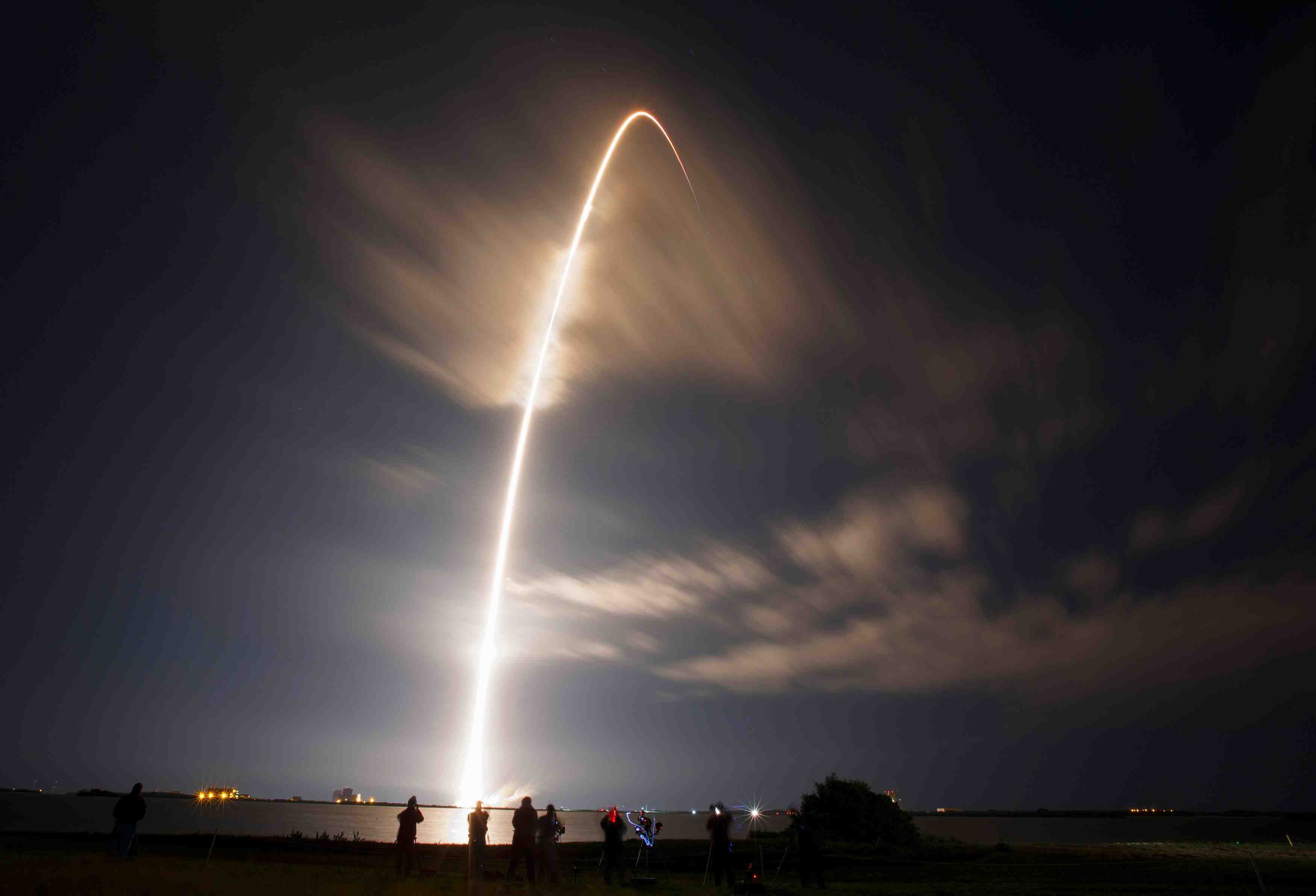 Une capsule dragon s'arrime a l'iss