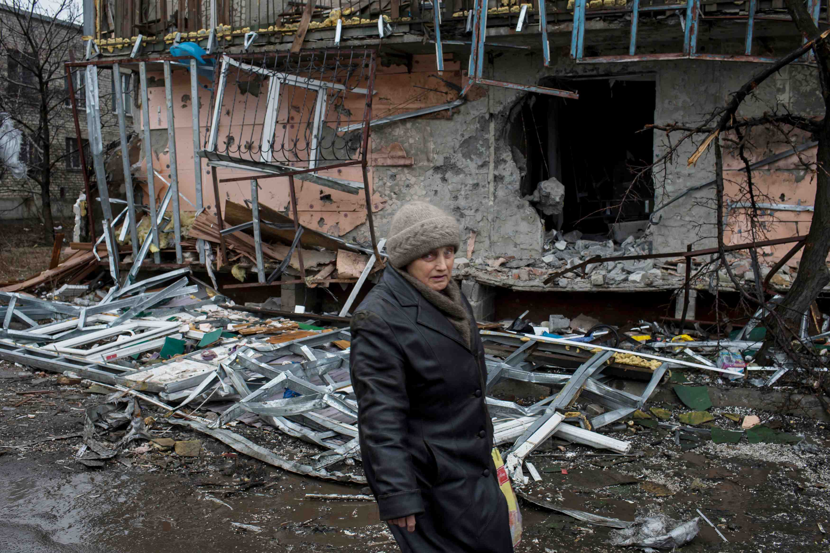 Le president ukrainien accuse les separatistes de ne pas respecter la treve dans l'est