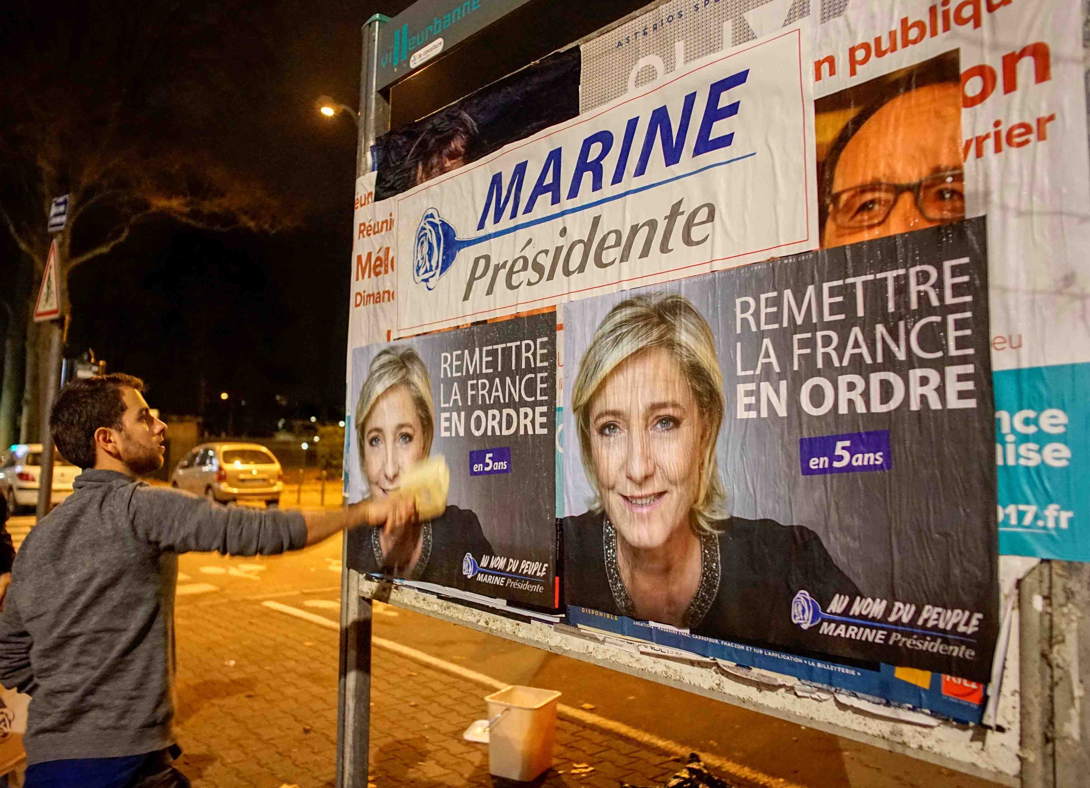 Le pen (26,5%) devance macron (25%) et fillon (19%), selon un sondage ifop
