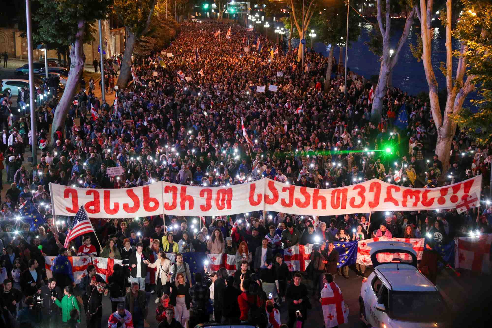 Manifestation contre la loi sur les "agents etrangers" et pour soutenir l'adhesion de la georgie a l'union europeenne, a tbilissi