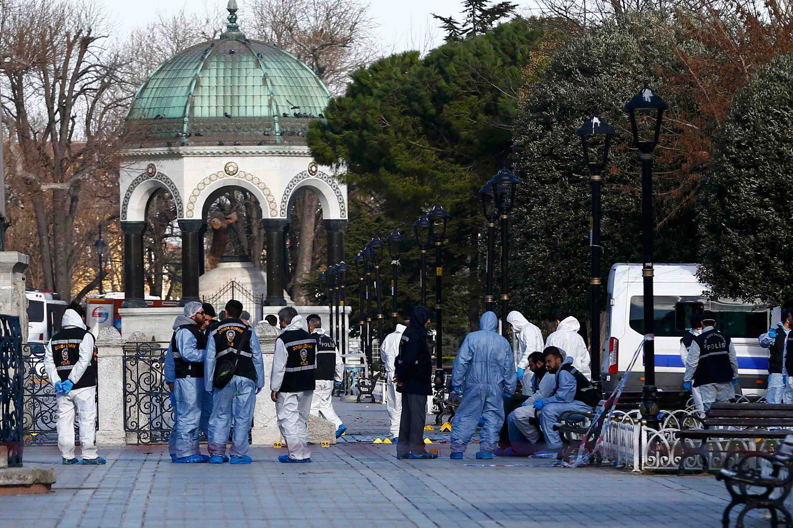 Des etrangers parmi les dix personnes tuees dans l'explosion a istanbul