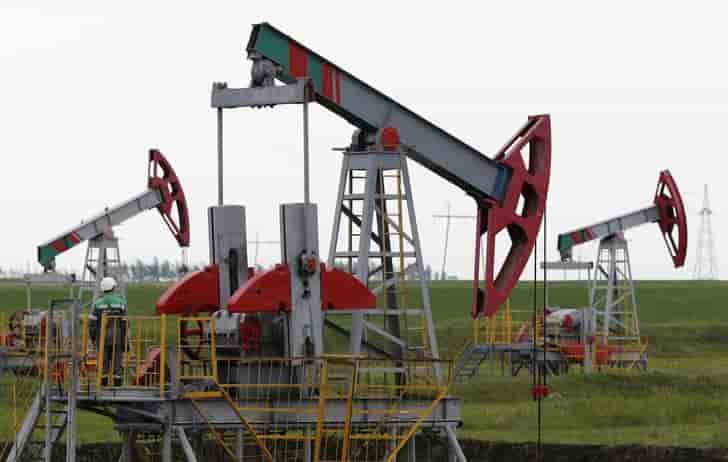 Poutine d’accord pour geler la production de petrole