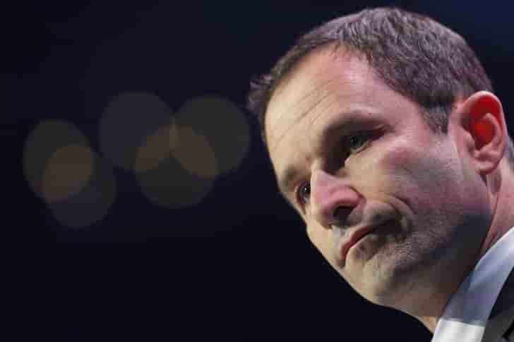 Hamon s'en prend a la "chimere" macron