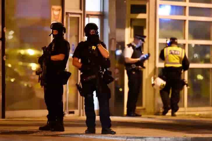 Huit policiers ont ouvert le feu sur les assaillants de londres