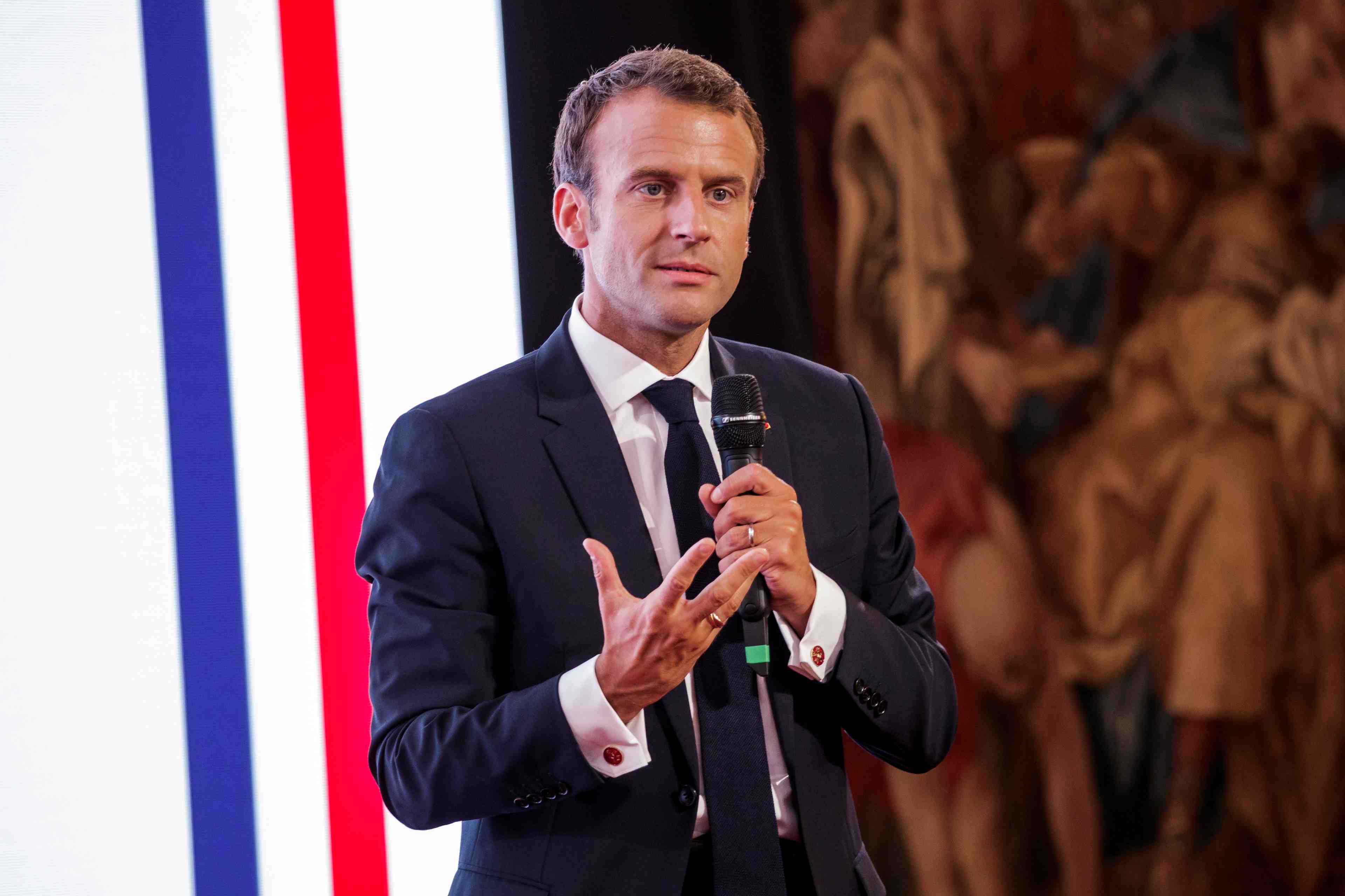 Debat relance sur le bien-fonde du service national universel