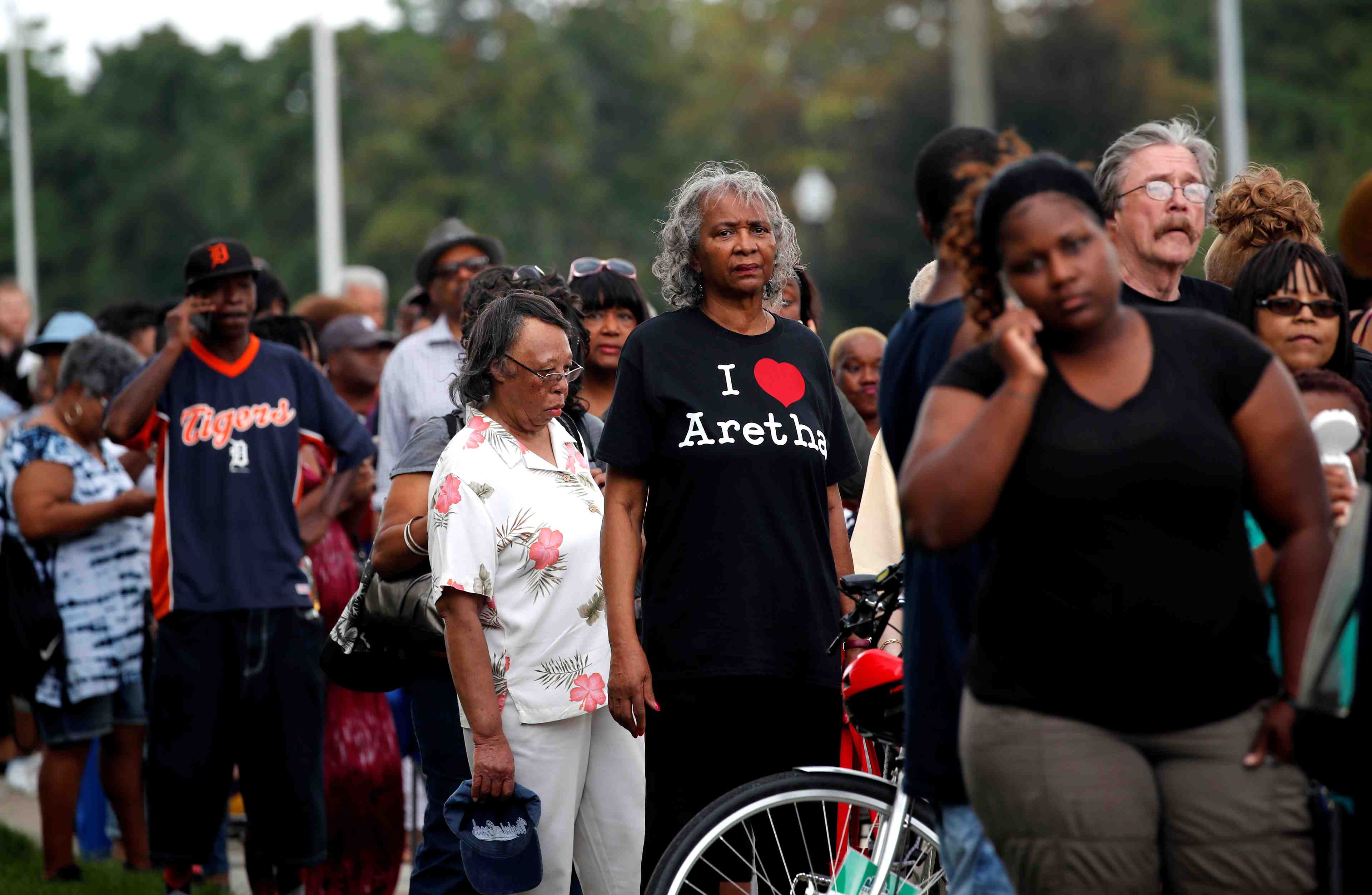 Les admirateurs d'aretha franklin defilent devant sa depouille