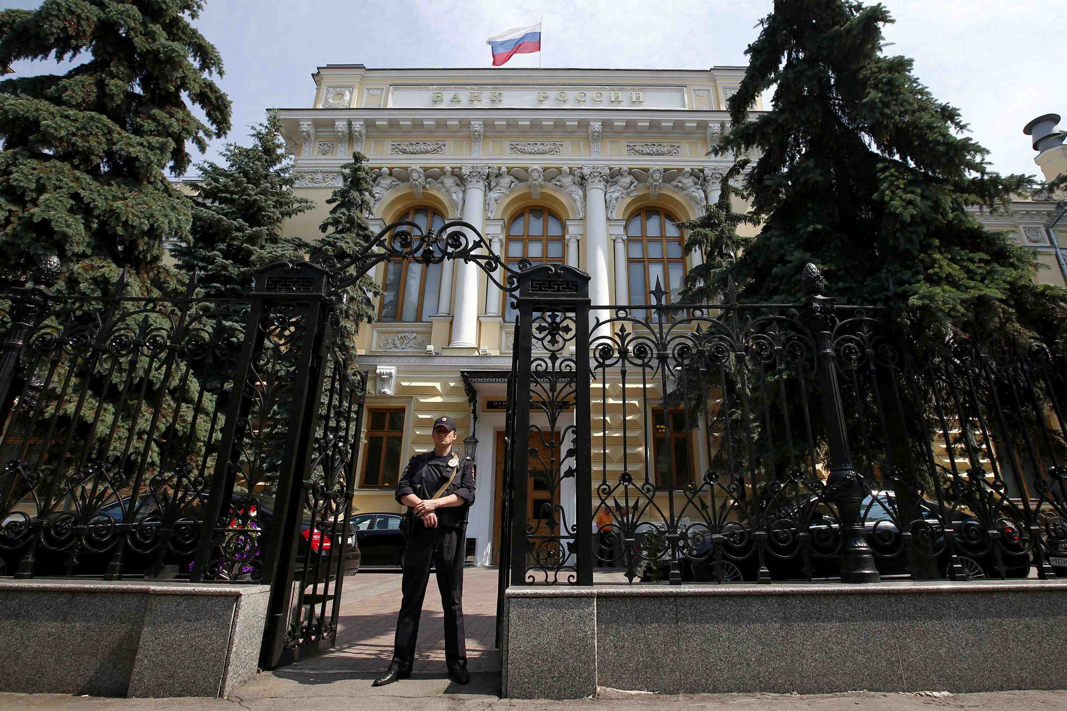 Ukraine: biden annonce des sanctions contre des banques et elites russes