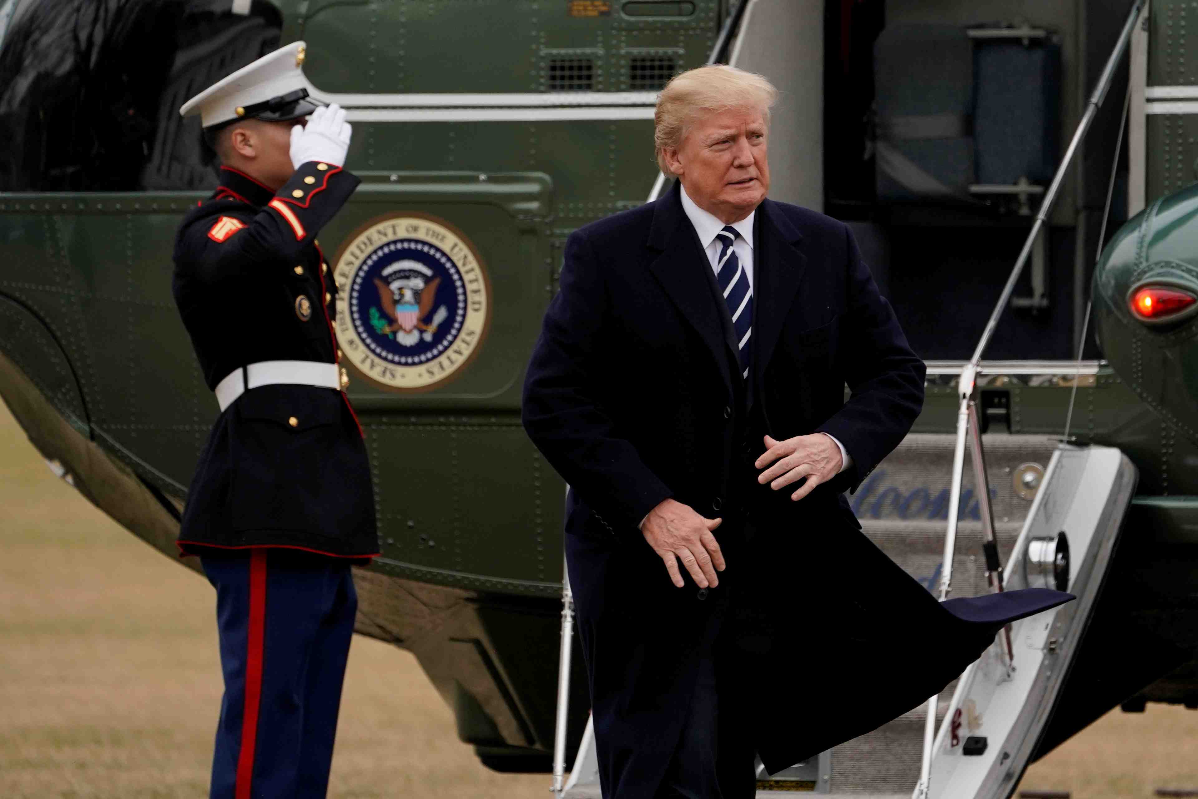 Trump accuse le fbi, la justice de politiser l'enquete russe