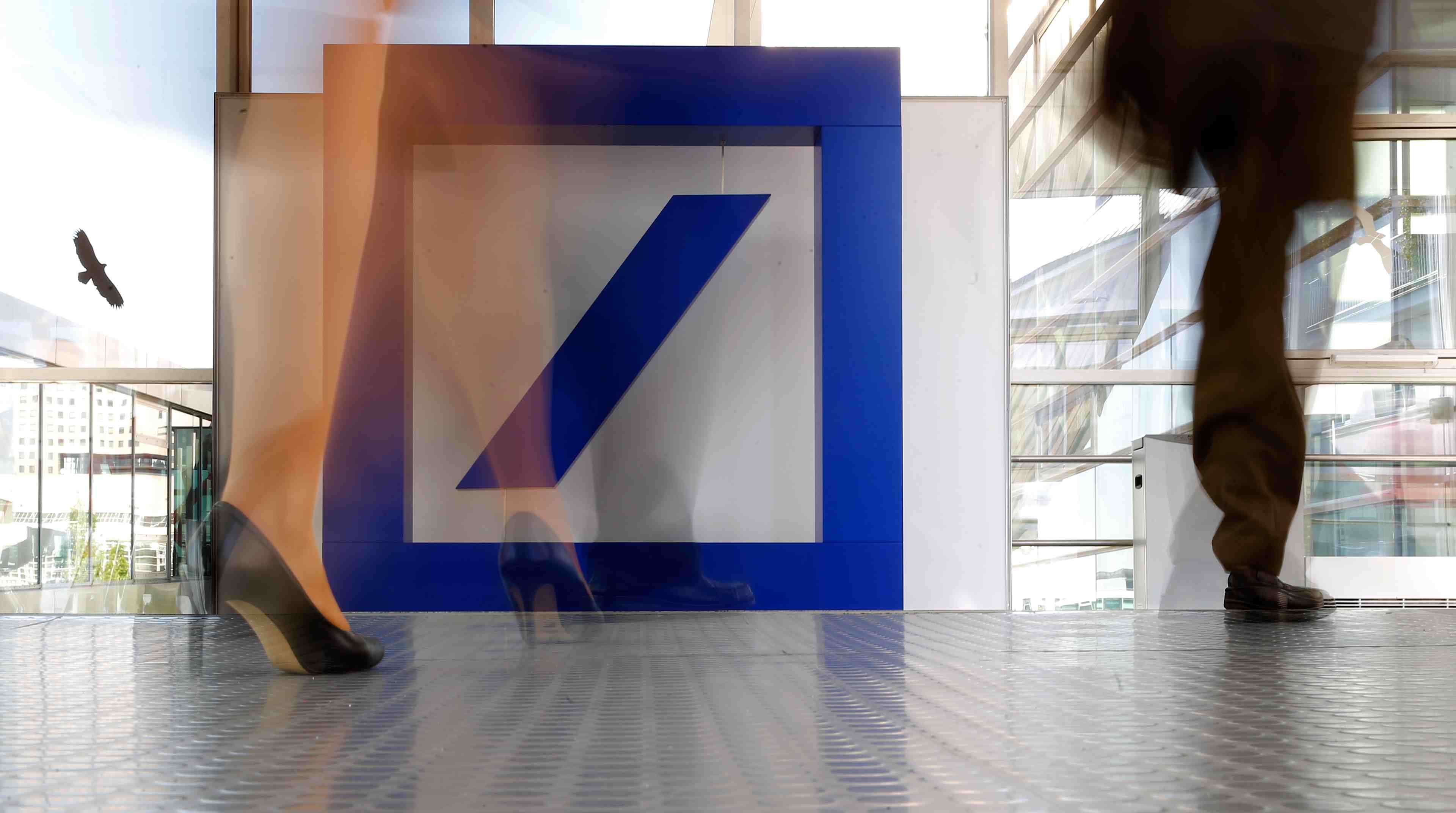 Une fusion deutsche bank-commerzbank n'aurait pas de sens, selon un conseiller a berlin