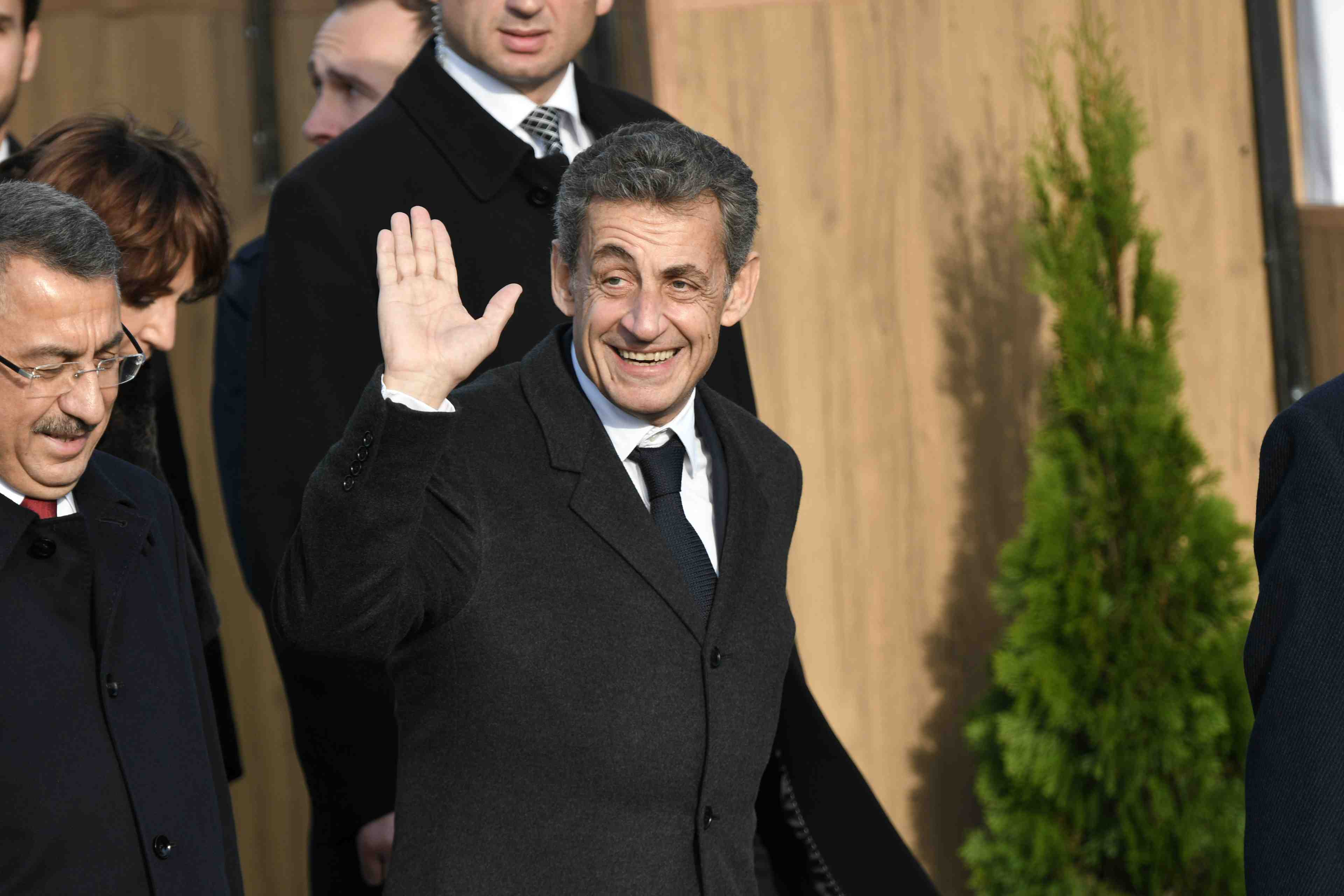 Sarkozy et bertrand, leaders de droite preferes des francais, selon un sondage elabe