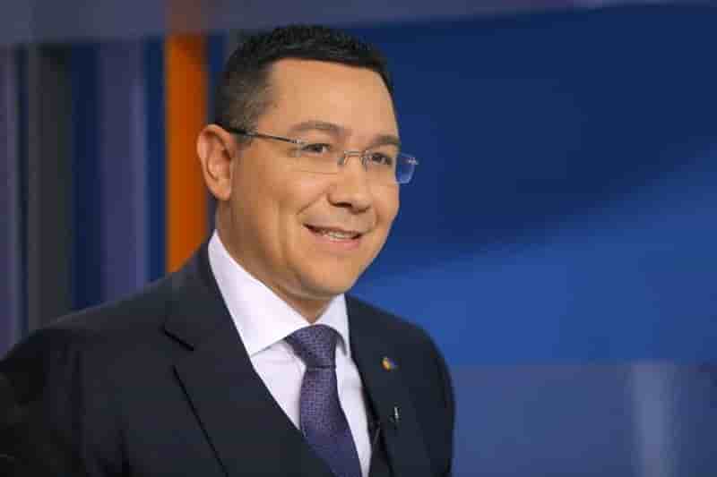 Le Premier ministre roumain renonce à son doctorat
