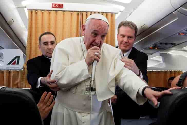Le pape francois ne se prononce pas sur le scrutin