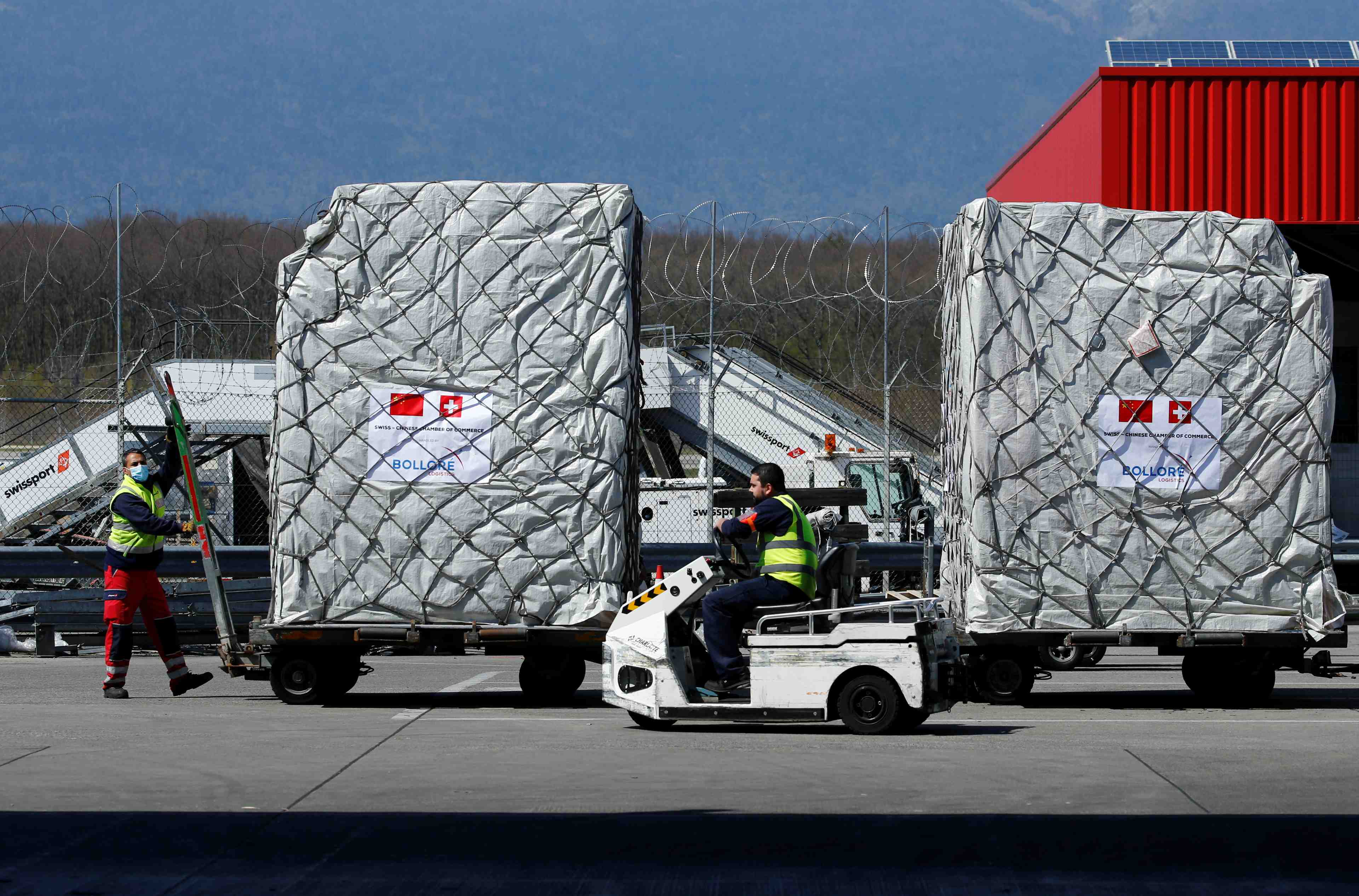 Coronavirus: l'ue prolonge l'exemption de taxes sur les masques importes