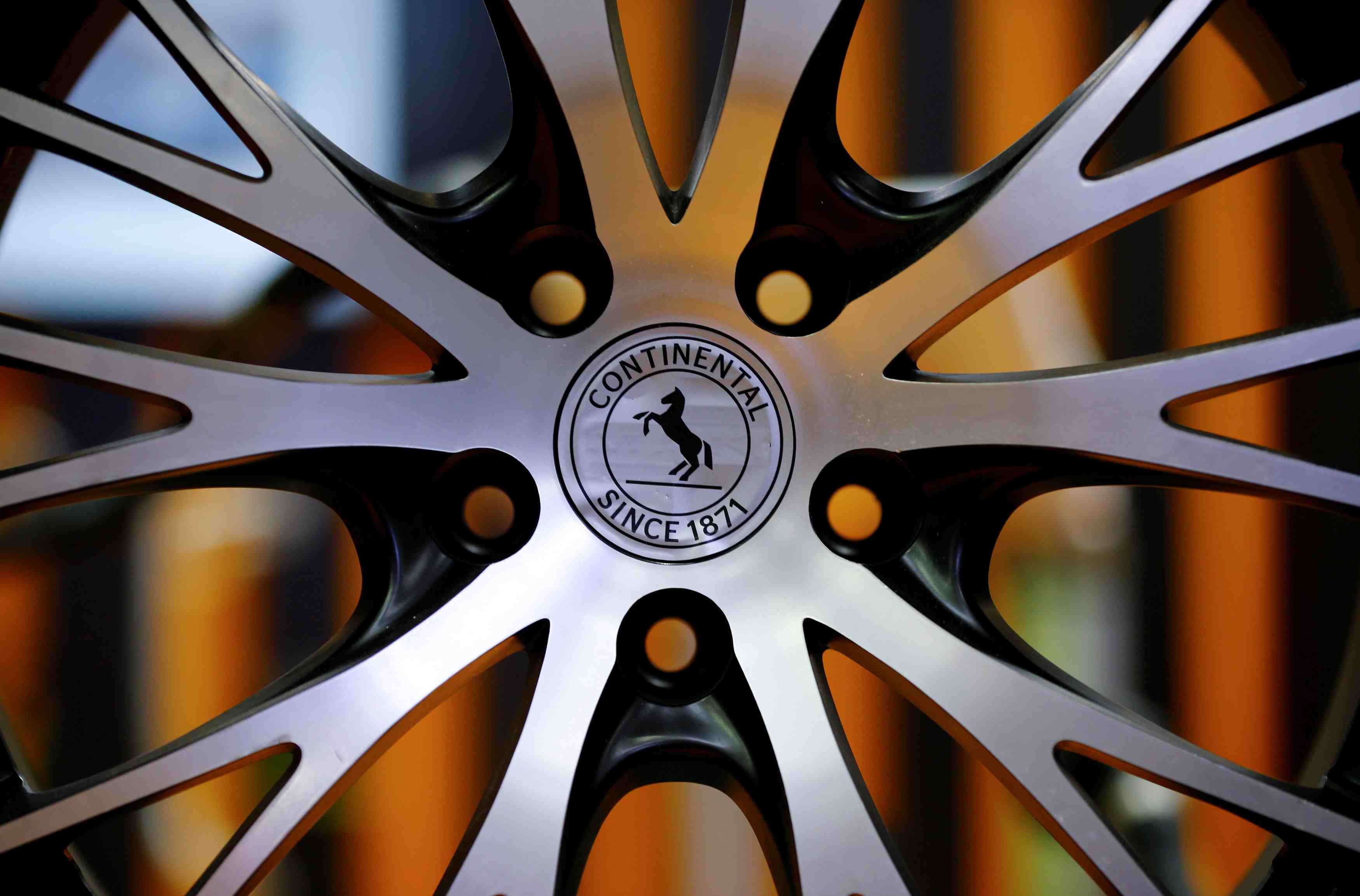 Continental reduit ses perspectives annuelles en raison de la penurie de puces
