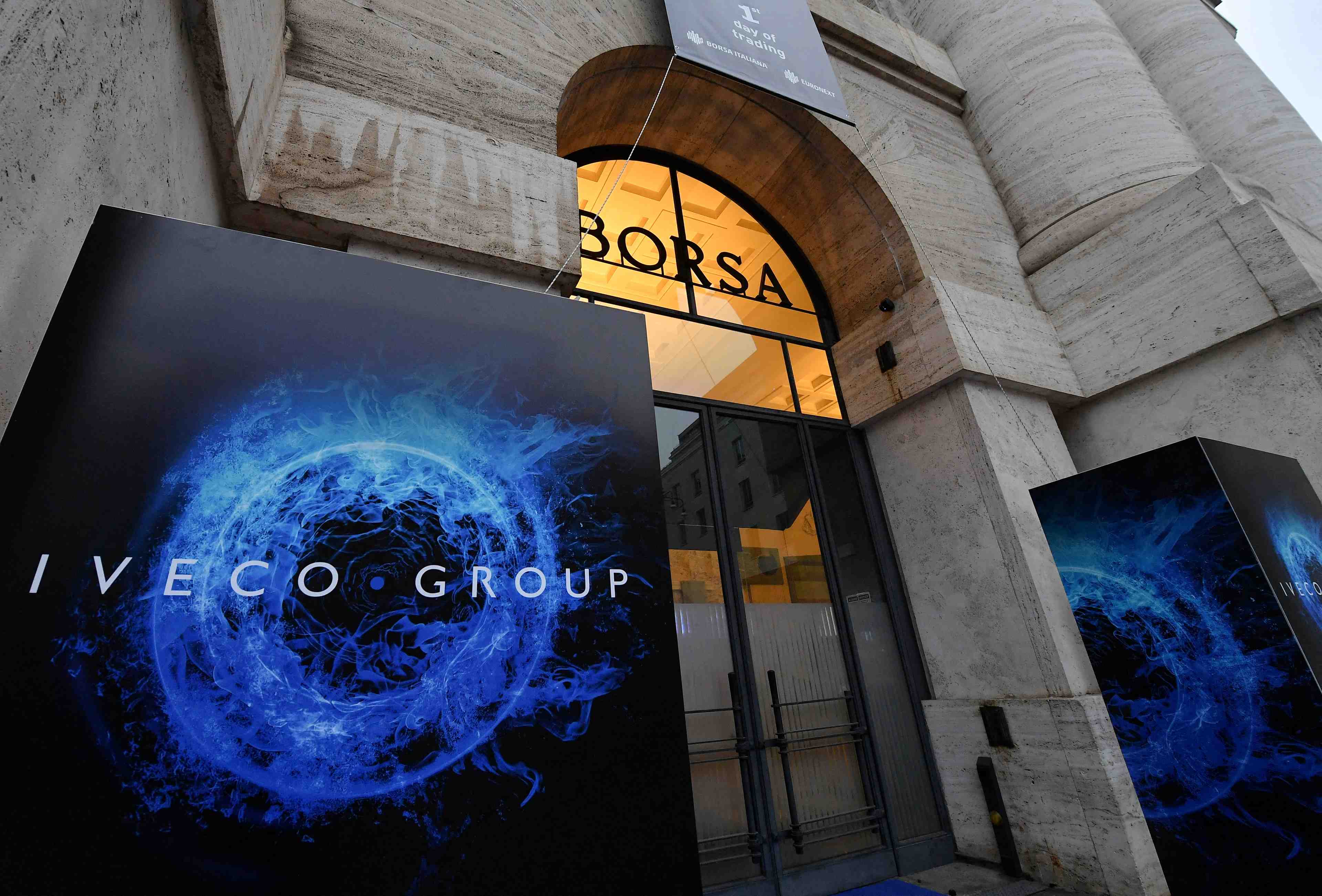 Iveco, desormais independant, souffre pour ses debuts en bourse
