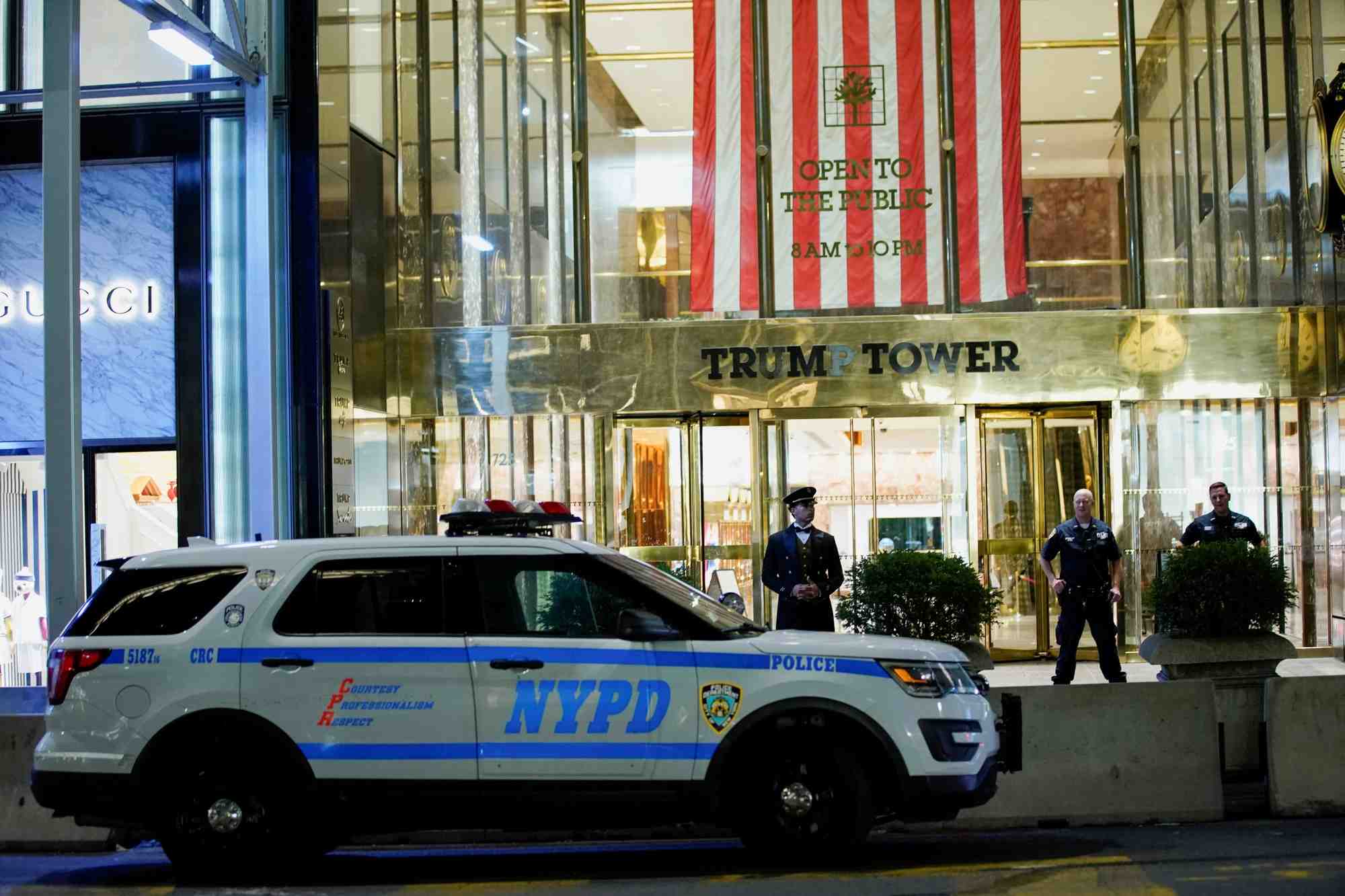 Etats-unis: trump denonce une perquisition du fbi a sa residence de mar-a-lago