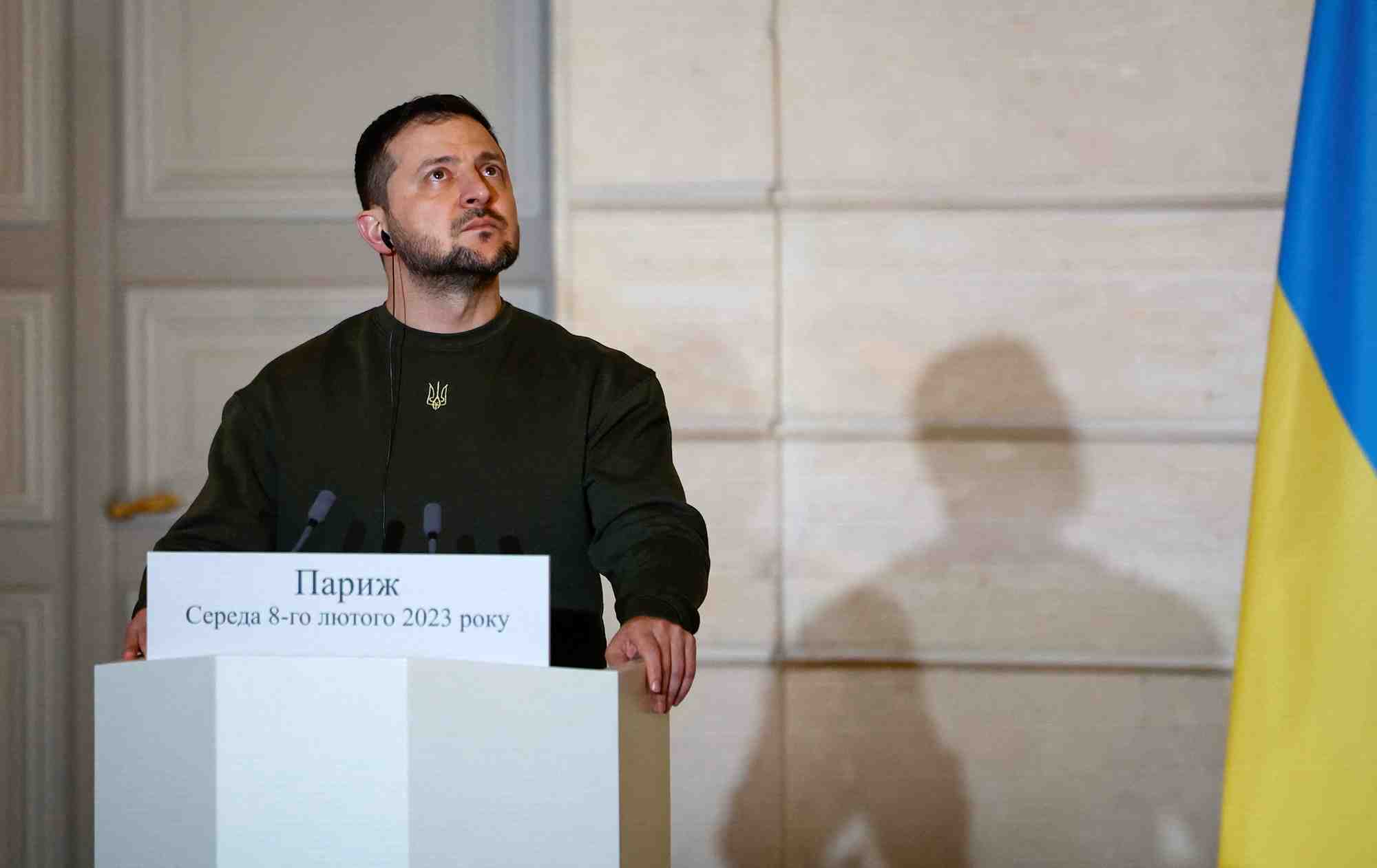 Volodimir zelensky lors d'une reunion avec le president francais emmanuel macron et le chancelier allemand scholz a l'elysee a paris