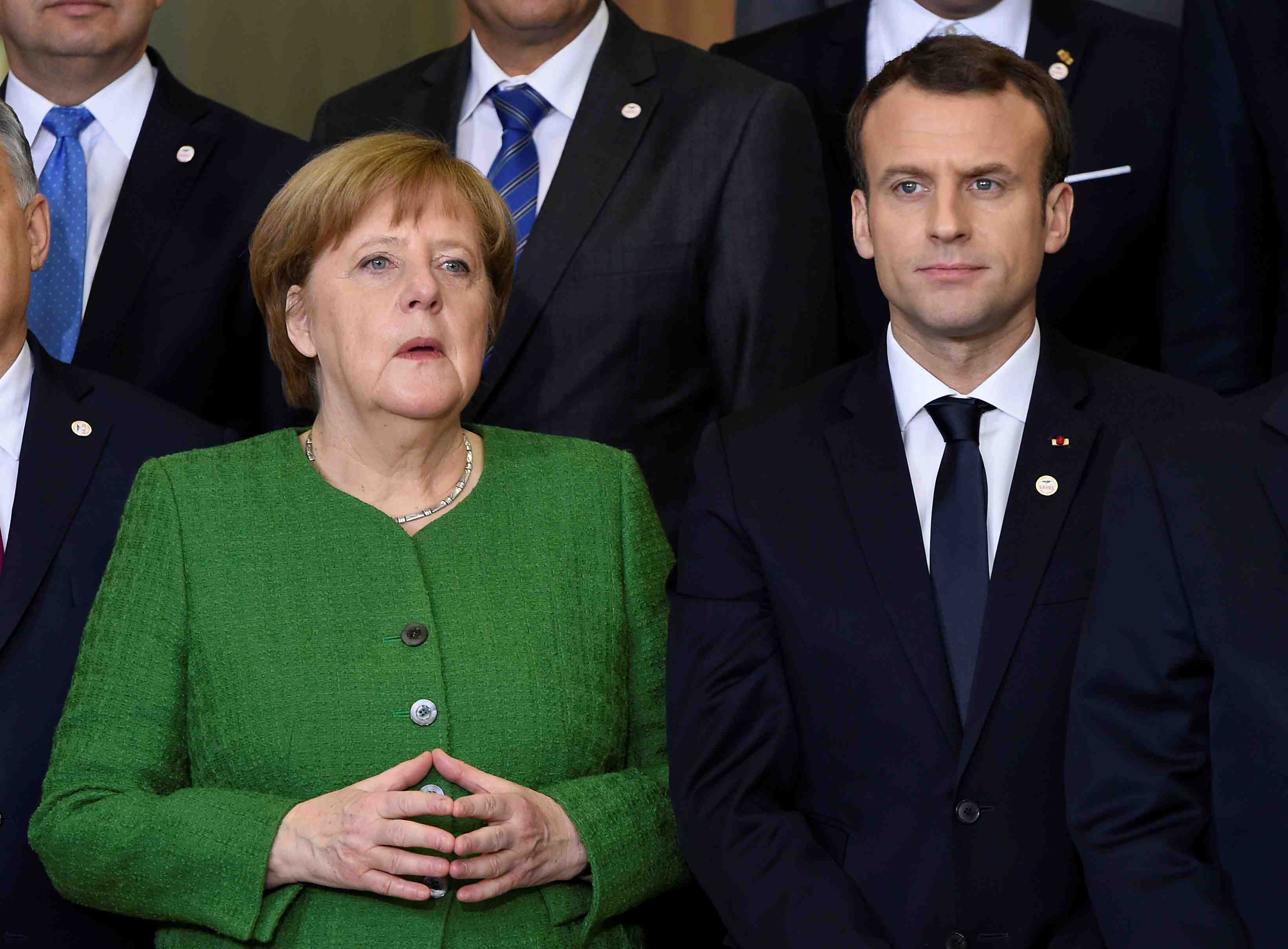 Syrie: macron et merkel ont demande a poutine de signer la resolution