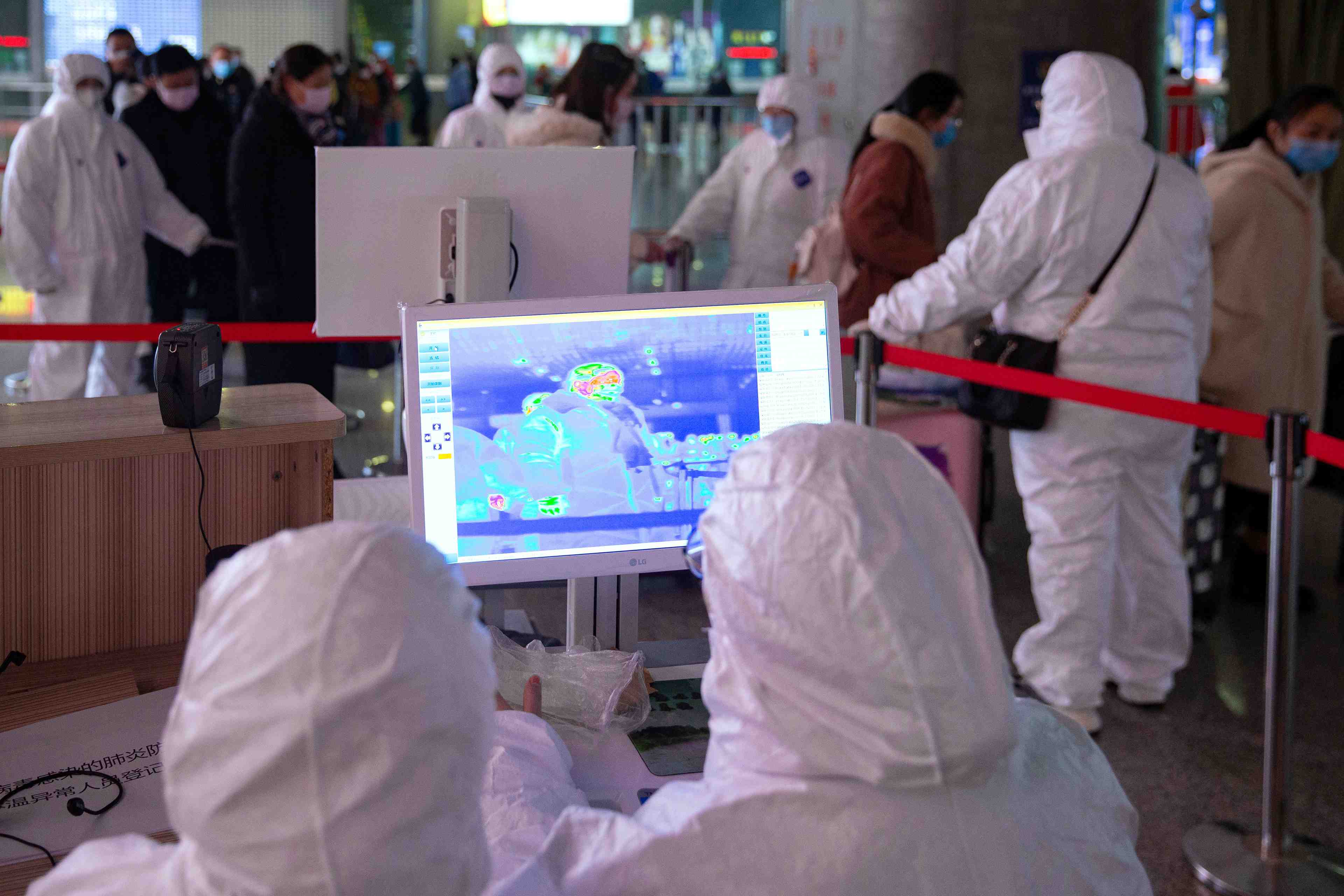 Le coronavirus a fait 106 morts en chine, les mesures se durcissent