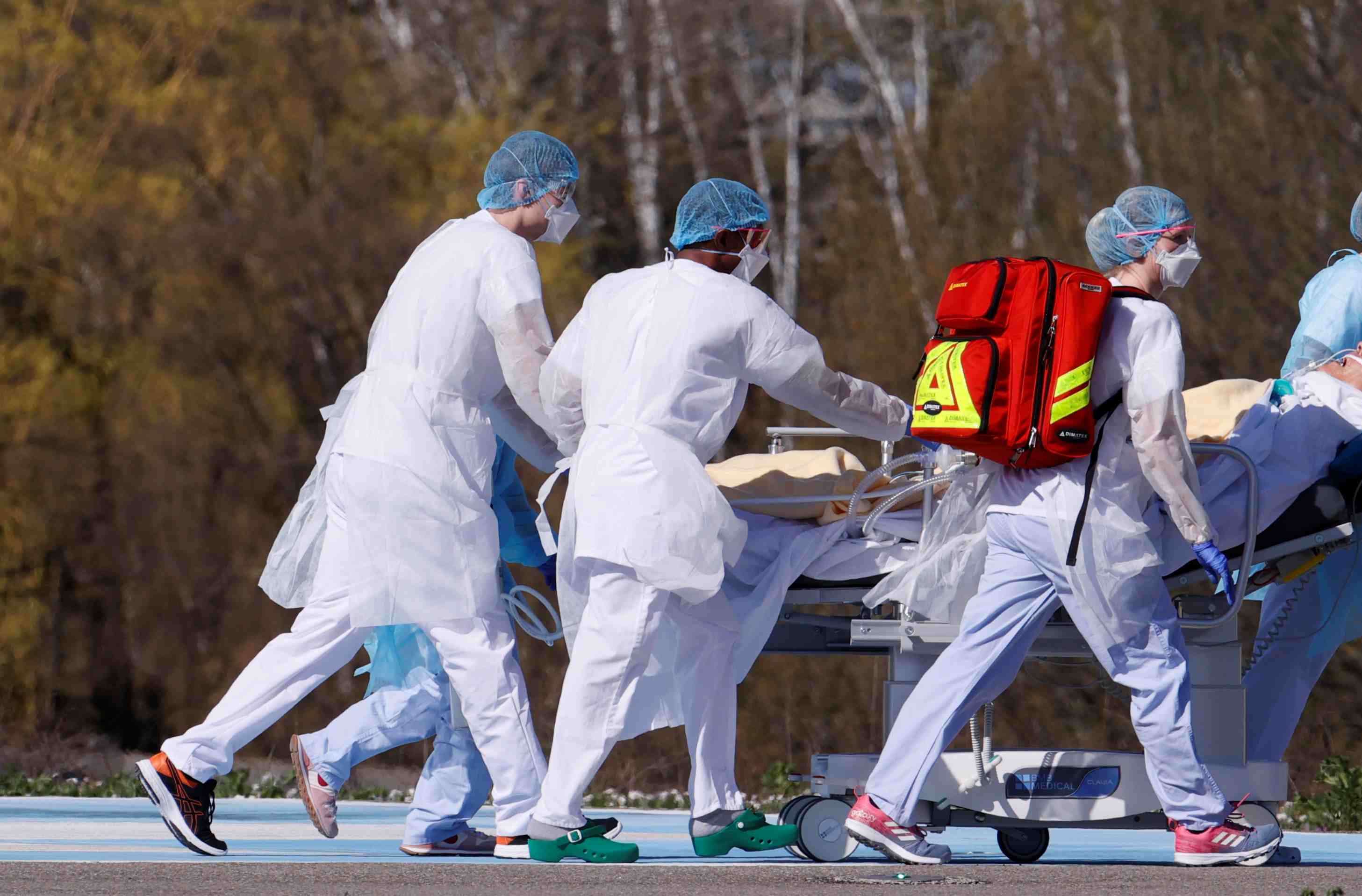 Coronavirus: nouvelles baisses du nombre d'hospitalises et de patients en reanimation