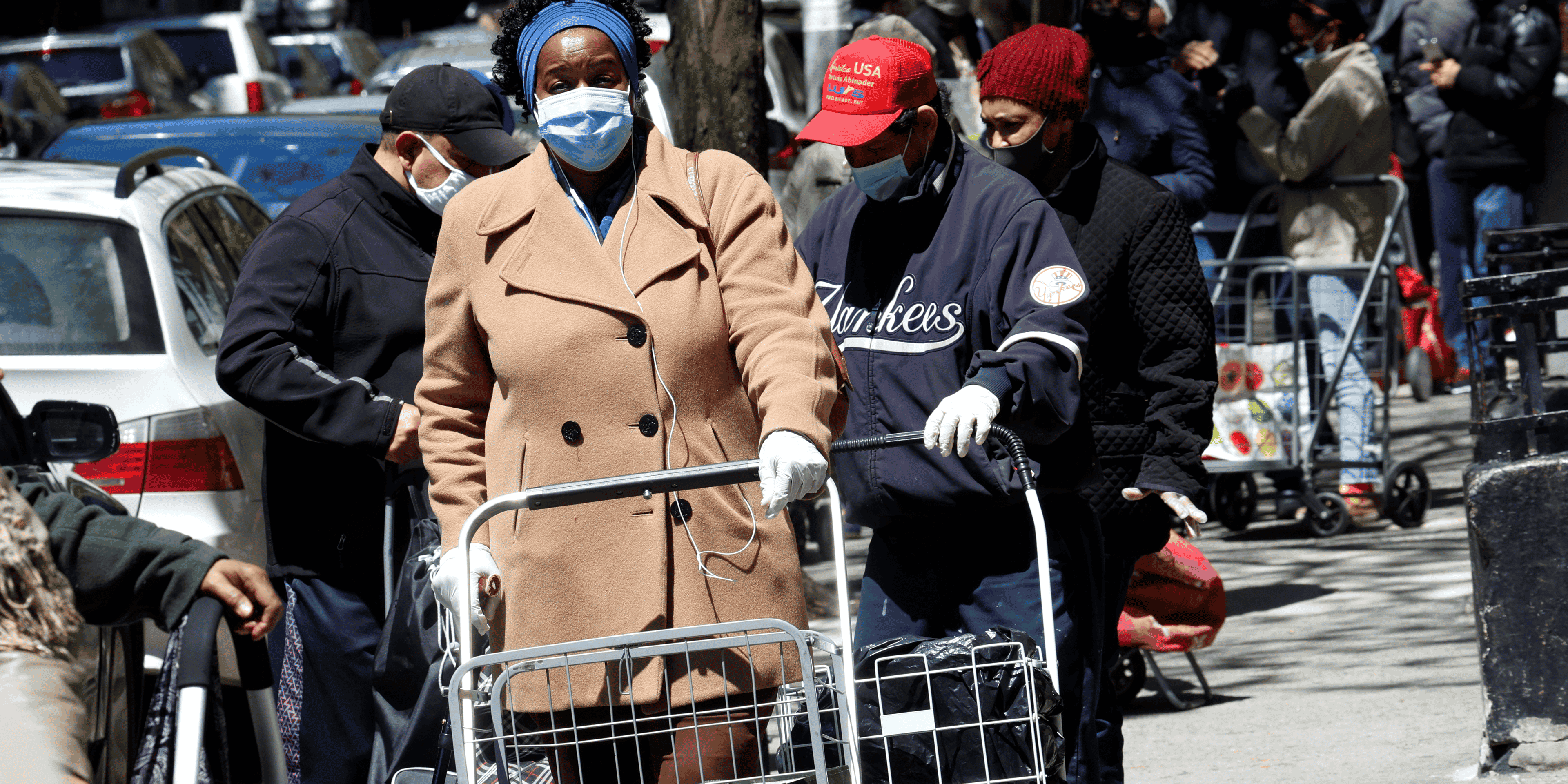 États-Unis : des centaines de personnes font la queue lors d'une distribution alimentaire pour les personnes dans le besoin