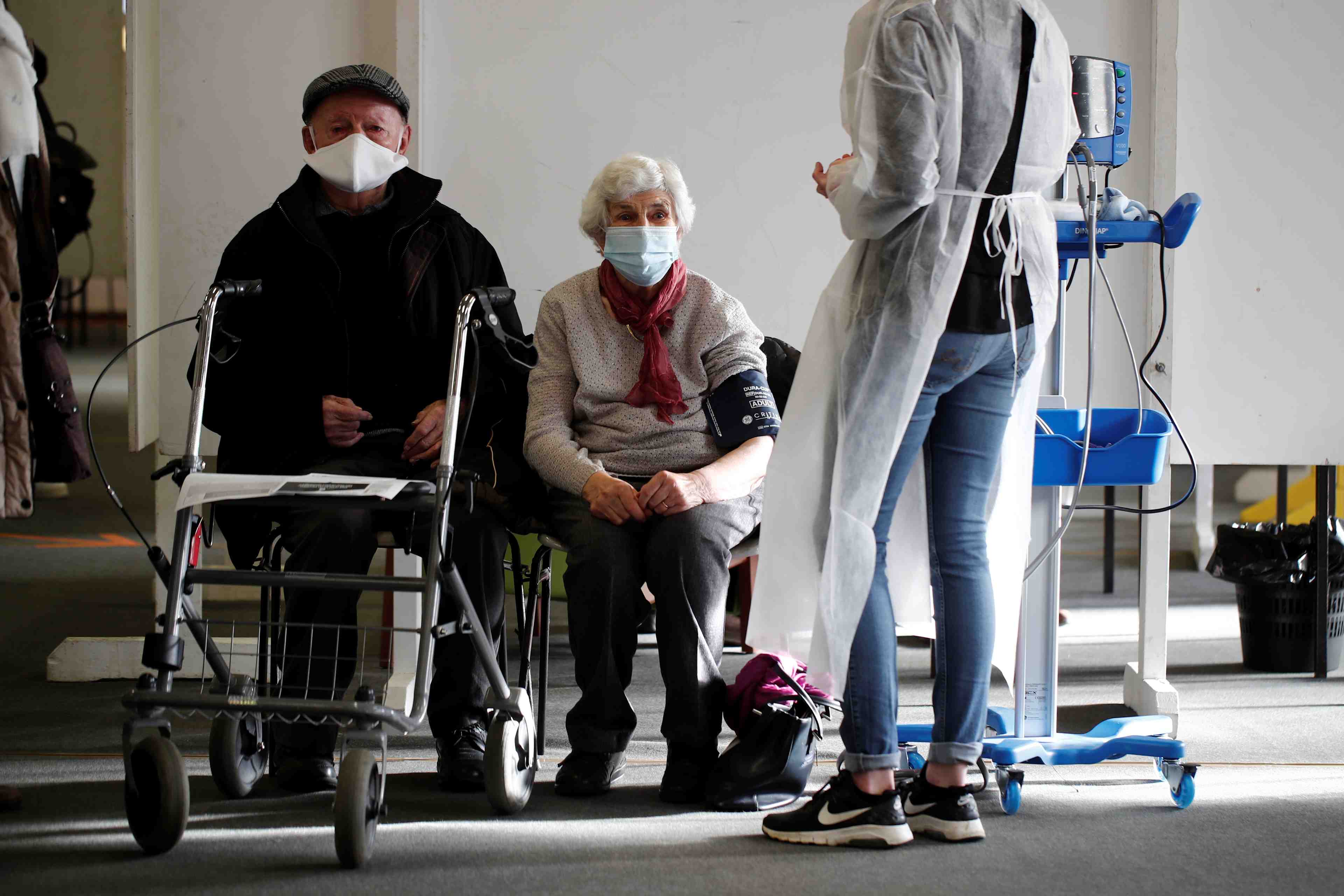 Coronavirus: la france recense 350 morts en milieu hospitalier en 24h