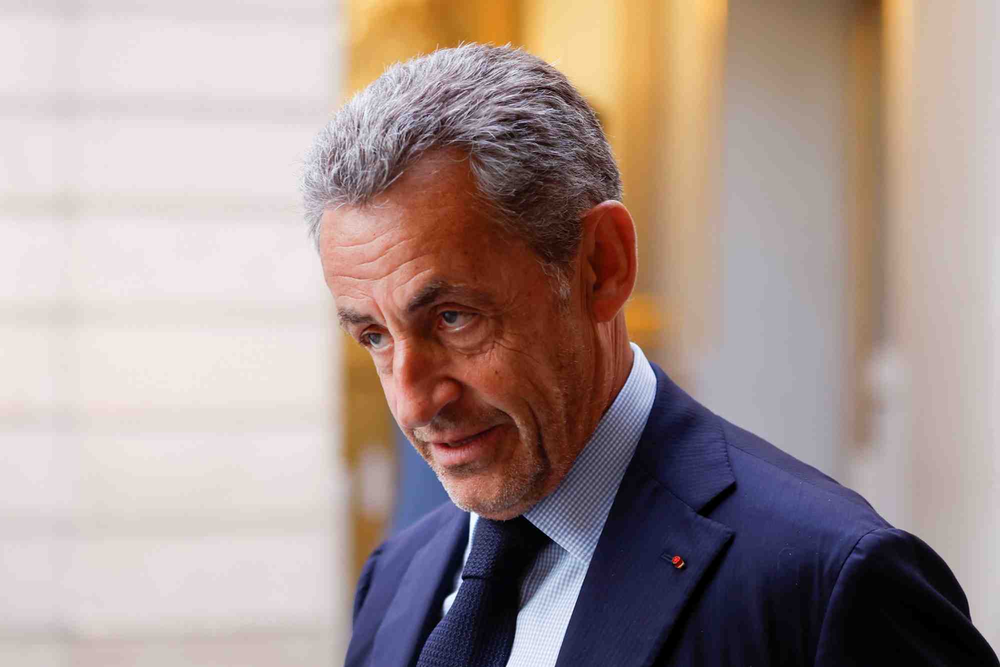 L'ancien president francais nicolas sarkozy arrive pour une ceremonie a l'elysee a paris
