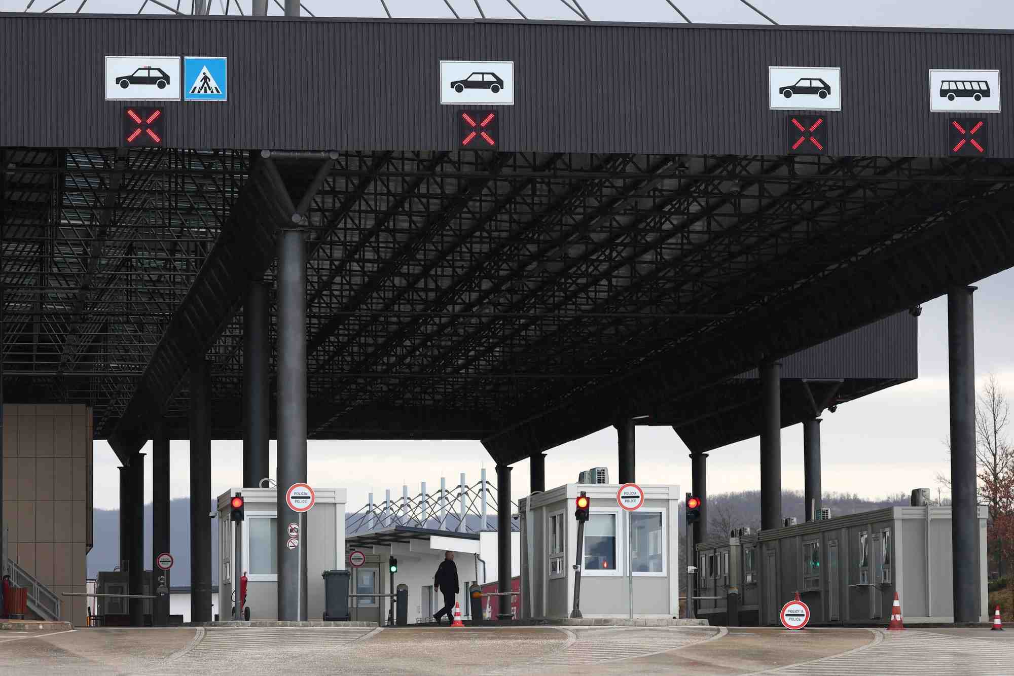 Poste frontiere de merdare entre le kosovo et la serbie