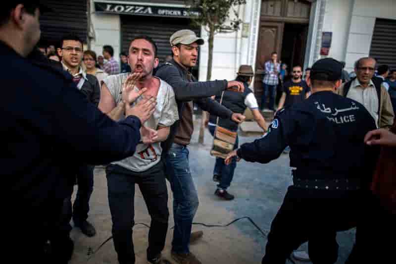 Un sit-in contre la candidature de Bouteflika dispersé à Alger