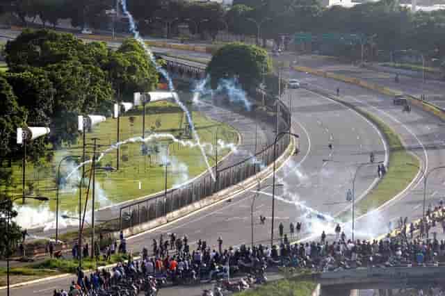 L'armee venezuelienne tire sur des manifestants, un mort