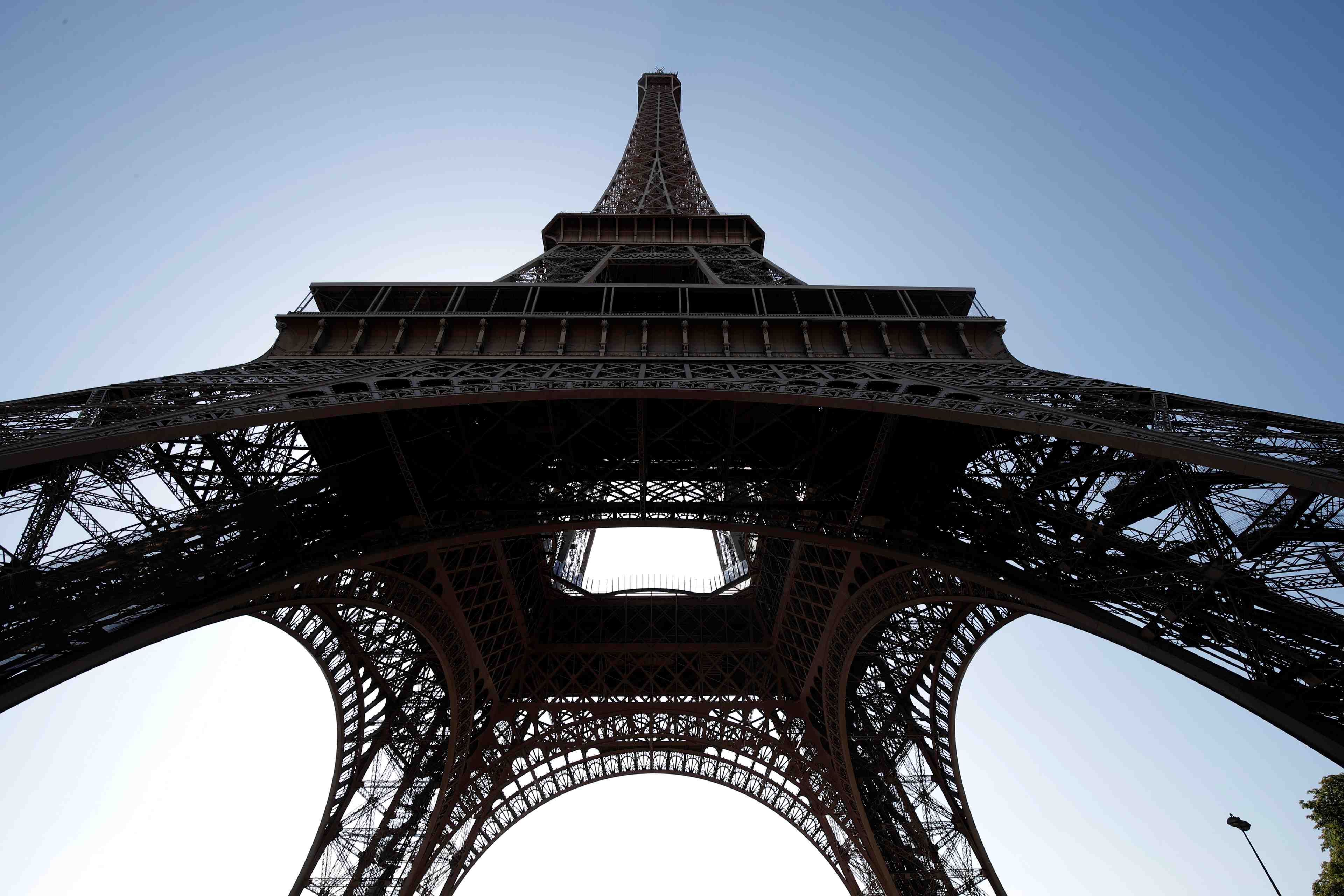 Fin de la greve a la tour eiffel