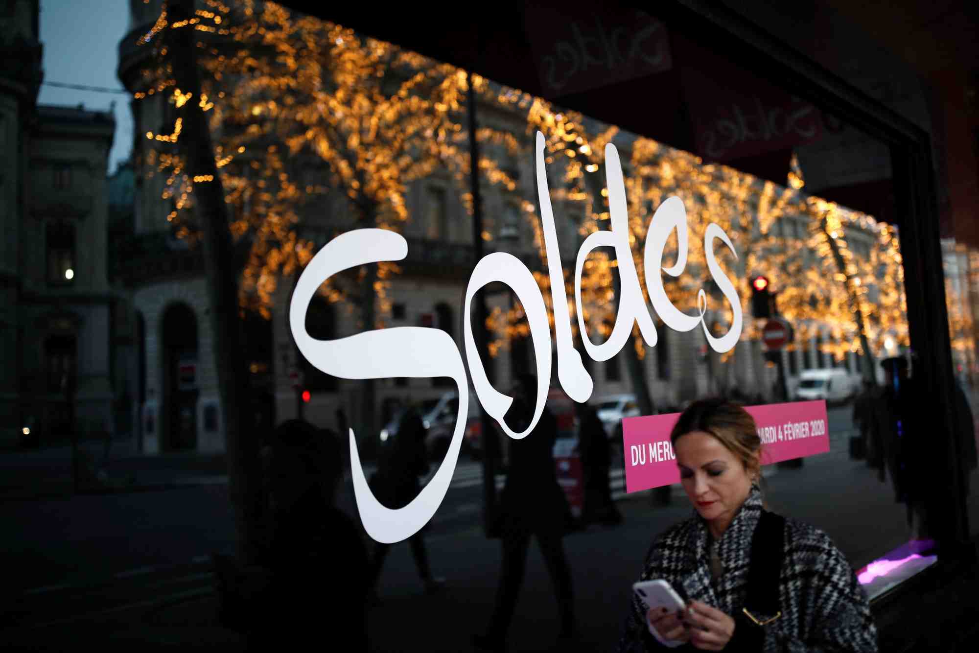 Premier jour des soldes d'hiver en france