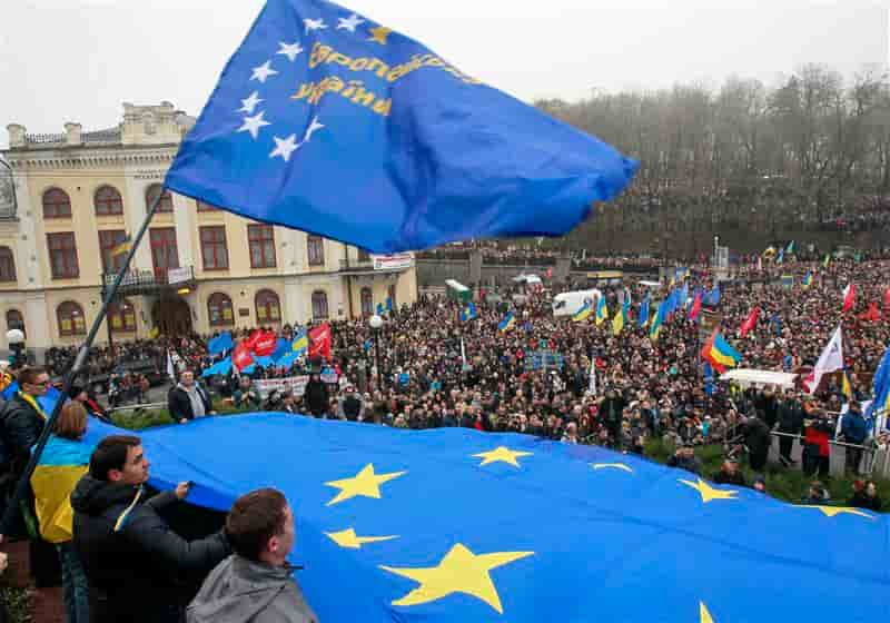 Manifestation à Kiev contre l'arrêt des négociations avec l'UE