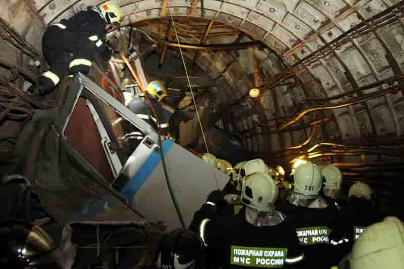 Deux salariés du métro de Moscou arrêtés après l'accident