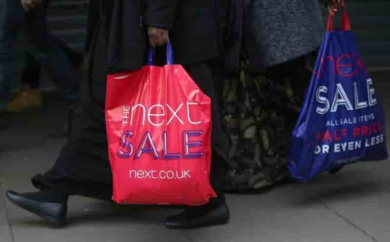 Les ventes de detail en grande-bretagne plus fortes que prevu