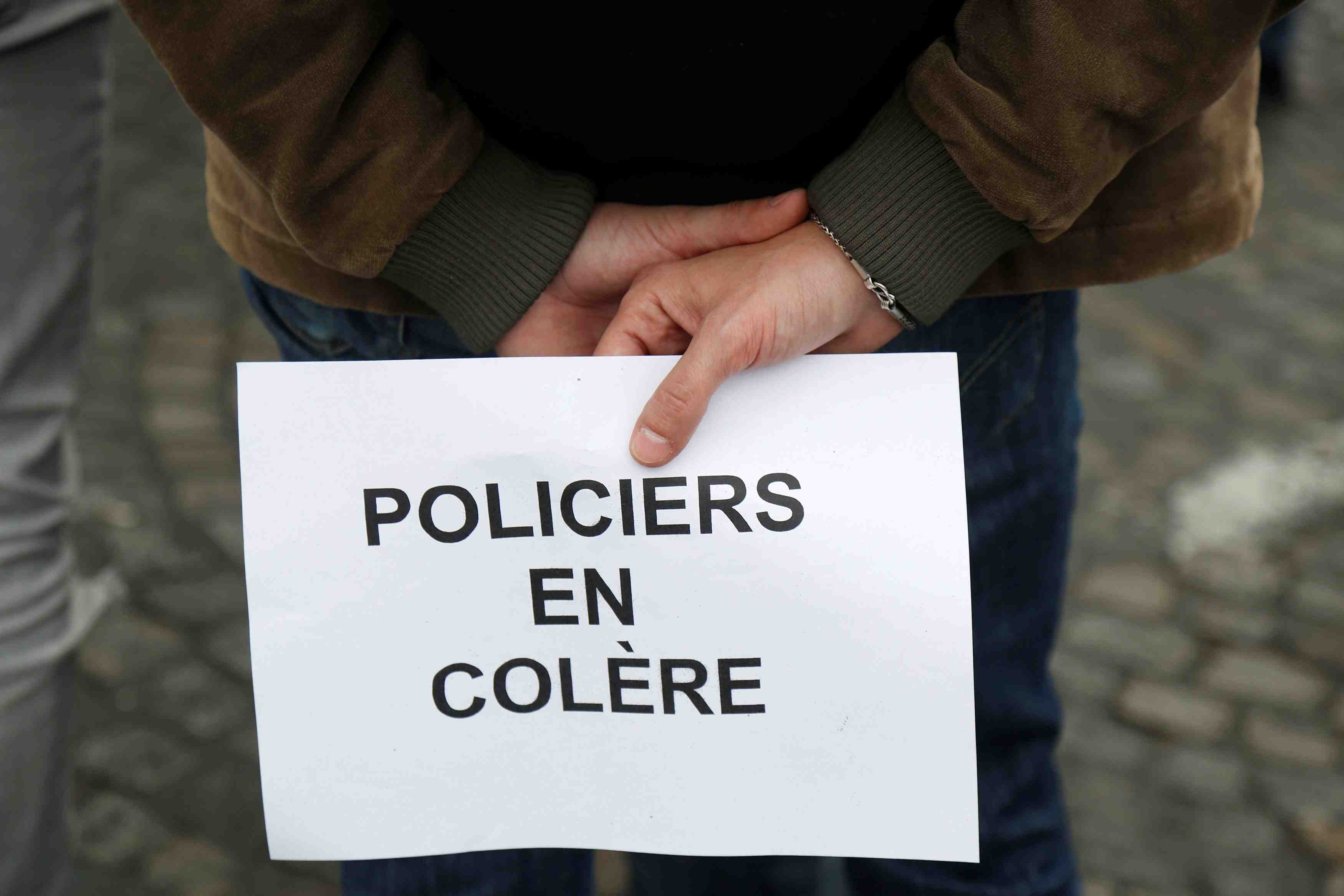 Les policiers manifestent a nouveau