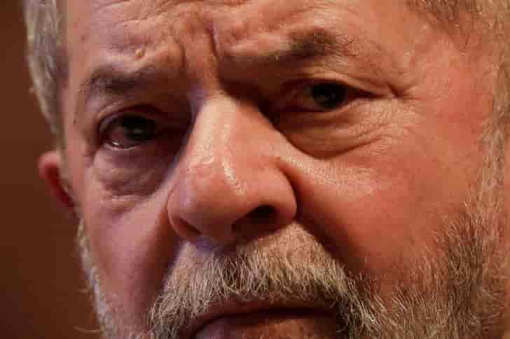 Bresil: lula condamne a neuf ans et demi de prison