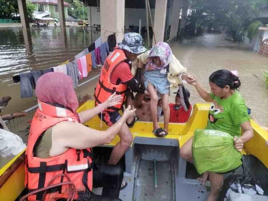 Philippines: des milliers de personnes deplacees apres le typhon megi